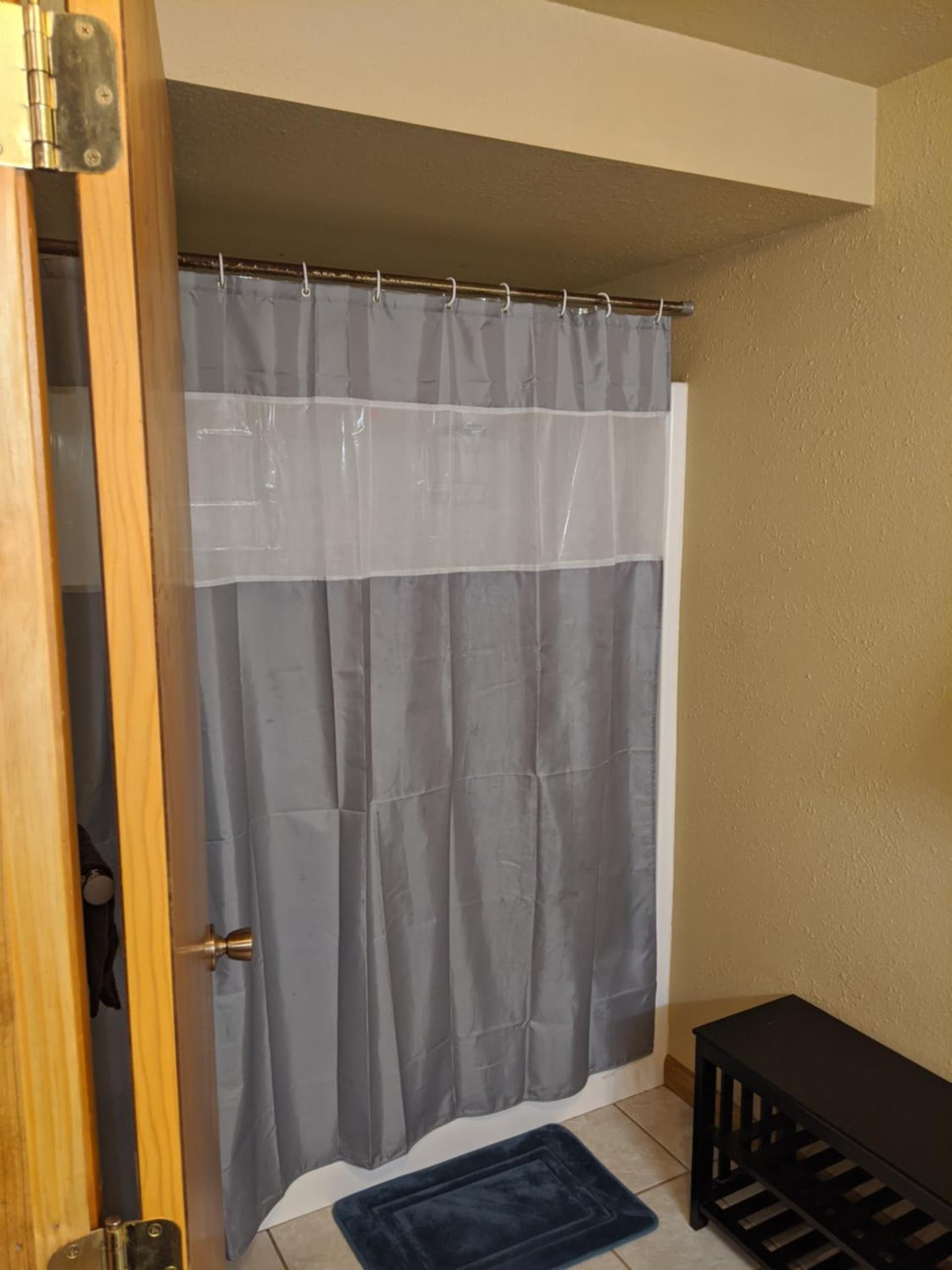 DIA BnB - We love workers property views in Brighton, CO — gallery photo 3