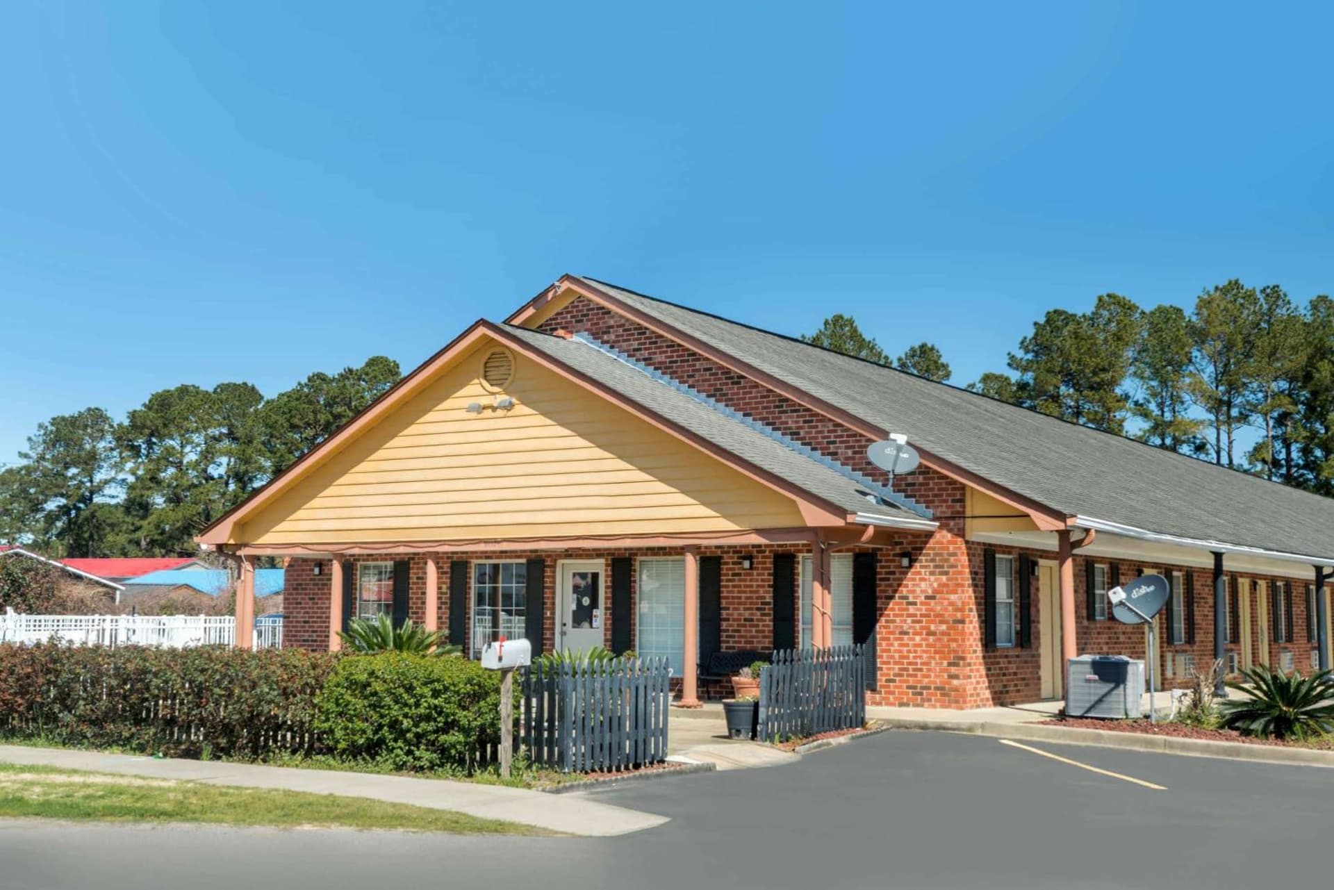 Travelodge by Wyndham Santee interior in Santee, SC — gallery photo 2