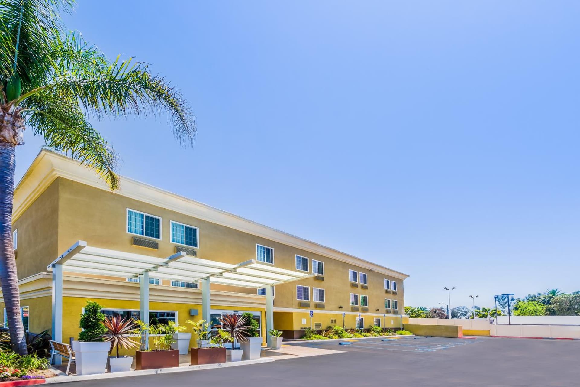 GreenTree Inn San Diego Mission Bay interior in San Diego, CA — gallery photo 2