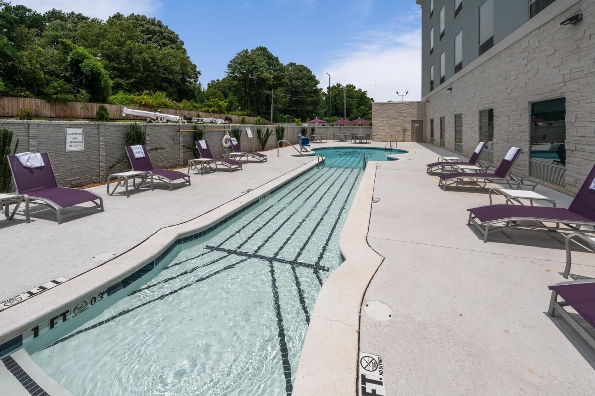 Holiday Inn Express & Suites Memphis Arpt Elvis Presley Blv by IHG property views in Memphis, TN — gallery photo 3