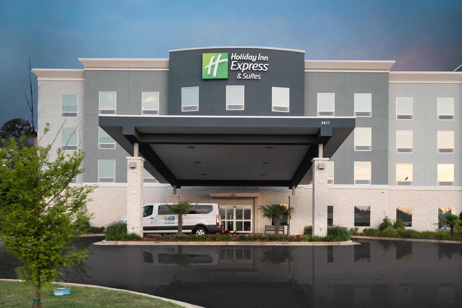 Holiday Inn Express & Suites Memphis Arpt Elvis Presley Blv by IHG featured exterior or lobby in Memphis, TN — similar hotel