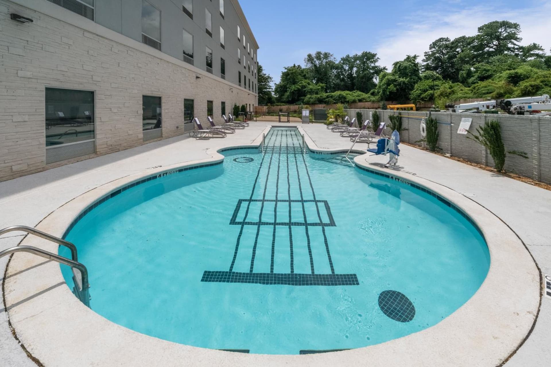 Holiday Inn Express & Suites Memphis Arpt Elvis Presley Blv by IHG interior in Memphis, TN — gallery photo 2