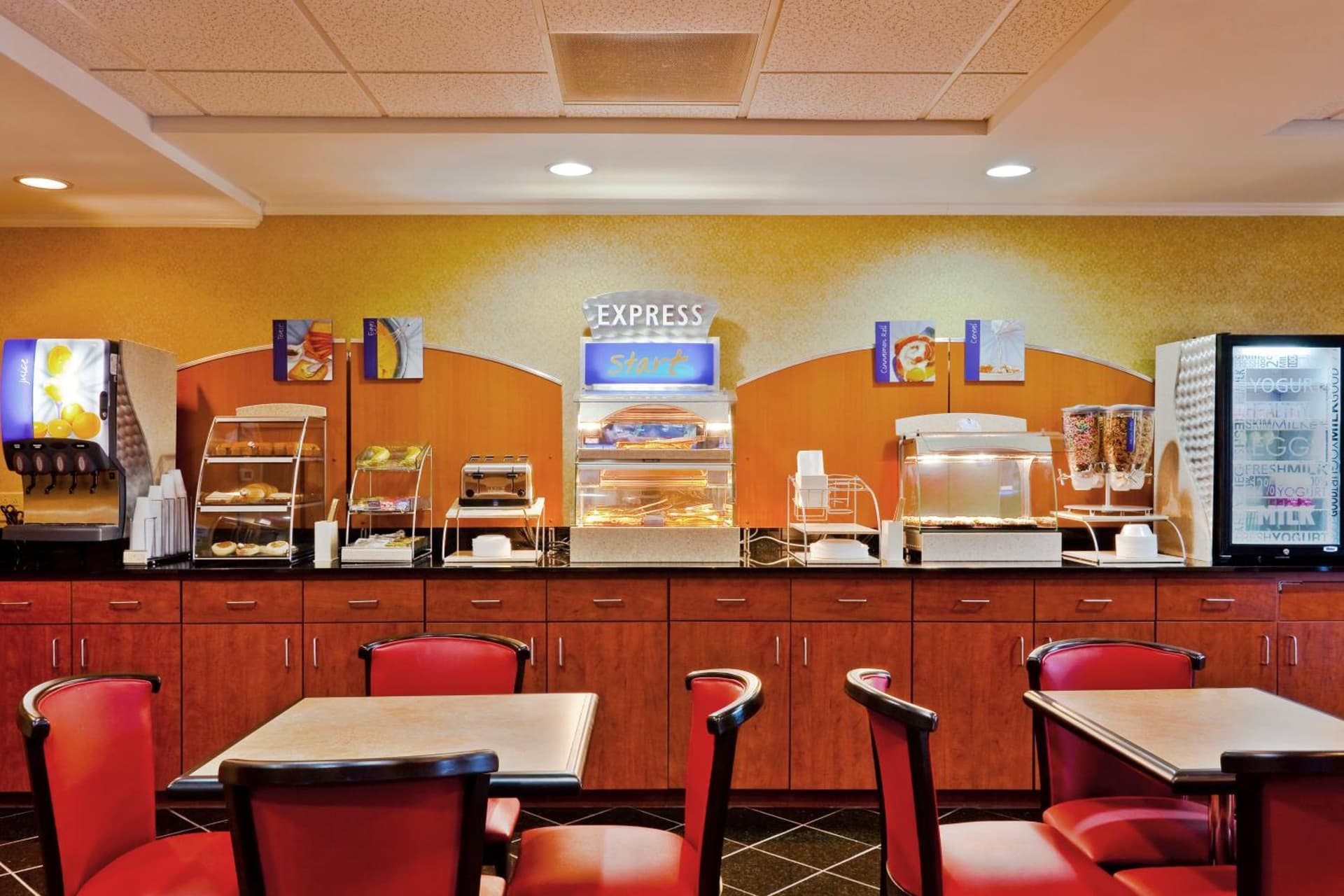 Holiday Inn Express Hotel & Suites Memphis/Germantown by IHG interior in Memphis, TN — gallery photo 2