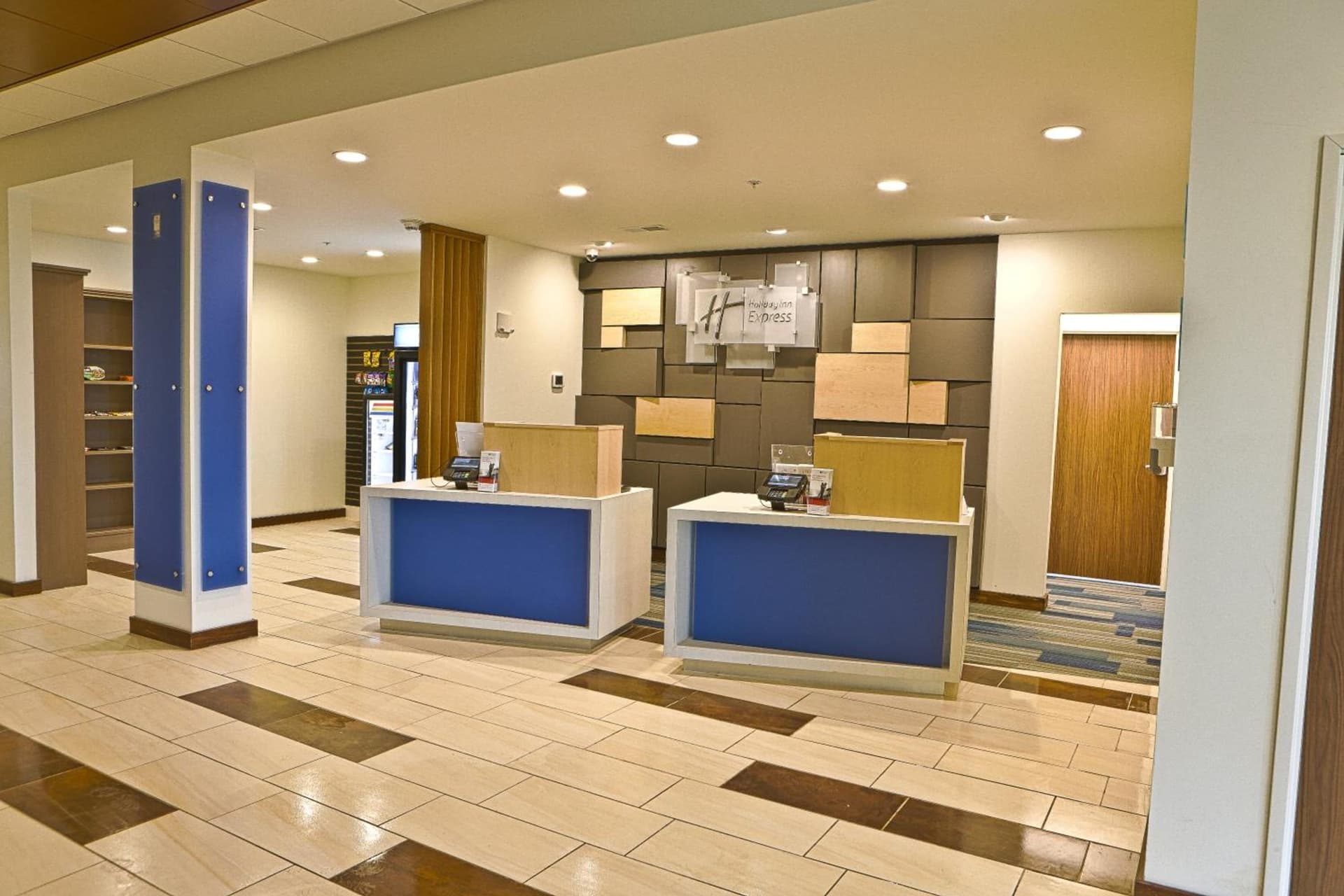 Holiday Inn Express Rochester Hills by IHG interior in Rochester Hills, MI — gallery photo 2
