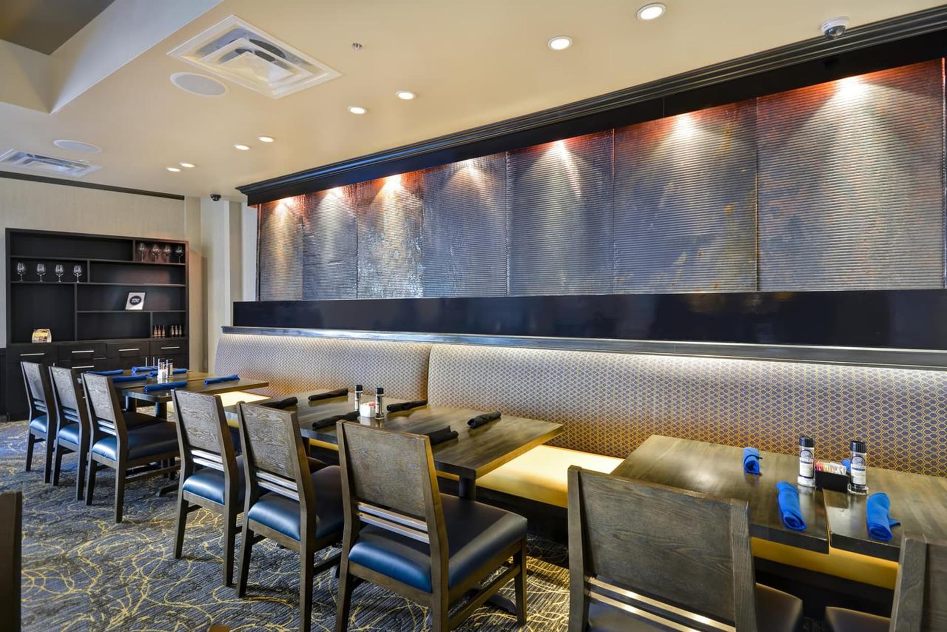 Holiday Inn Detroit Metro Airport by IHG property views in Romulus, MI — gallery photo 3