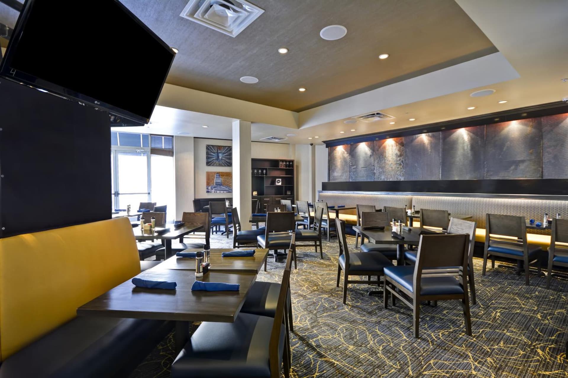Holiday Inn Detroit Metro Airport by IHG gallery photo in Romulus, MI — image 11