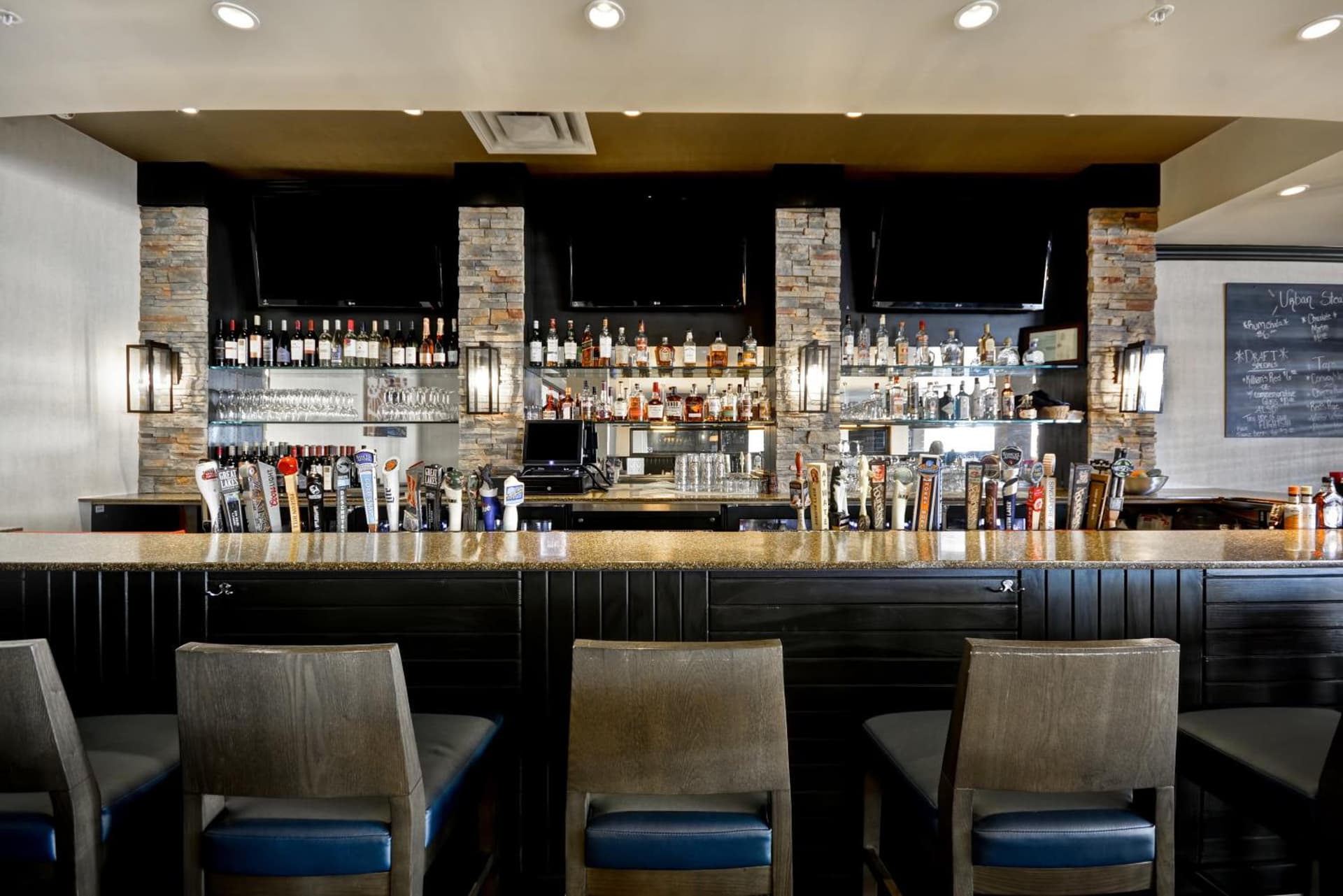 Holiday Inn Detroit Metro Airport by IHG gallery photo in Romulus, MI — image 14