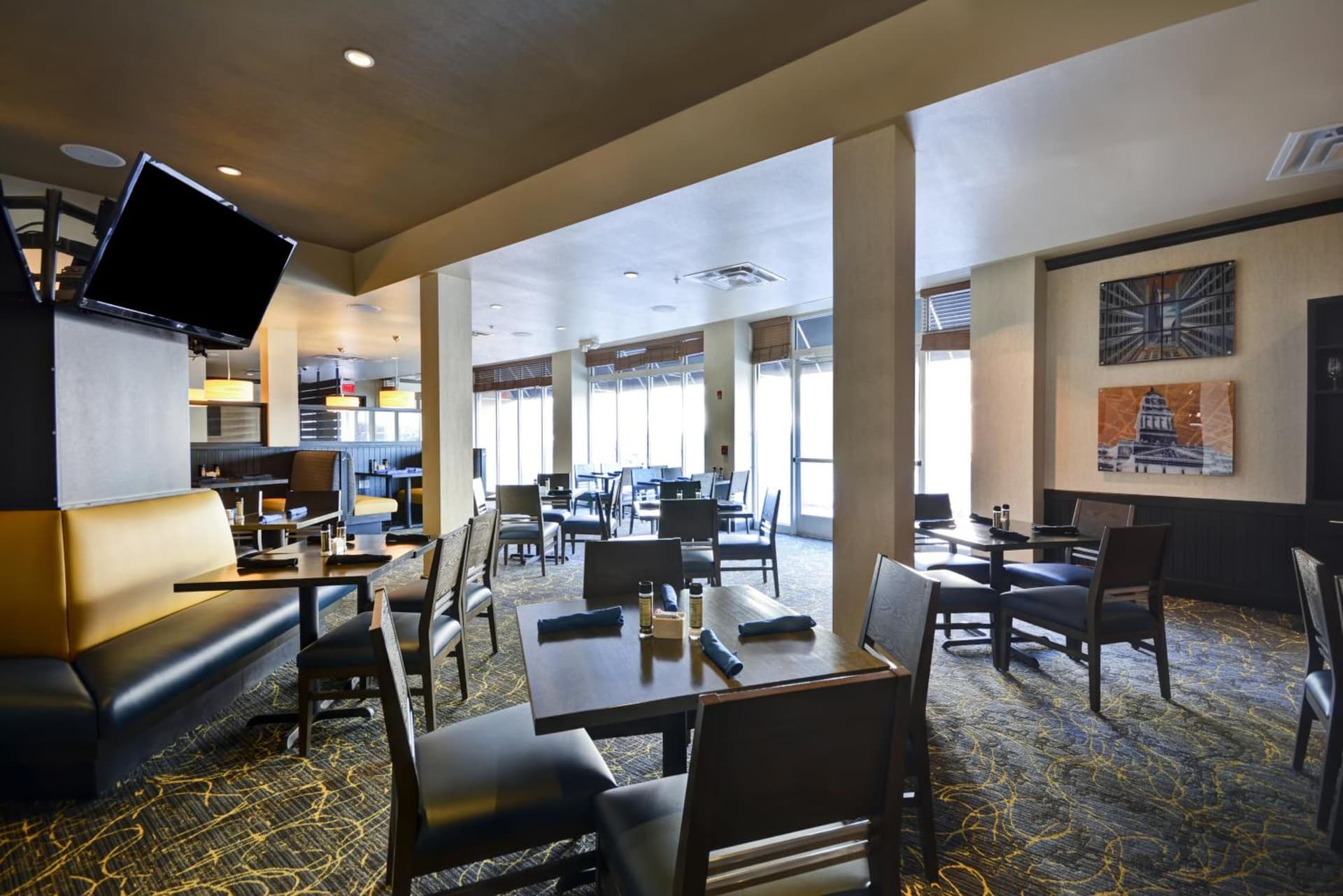 Holiday Inn Detroit Metro Airport by IHG gallery photo in Romulus, MI — image 39
