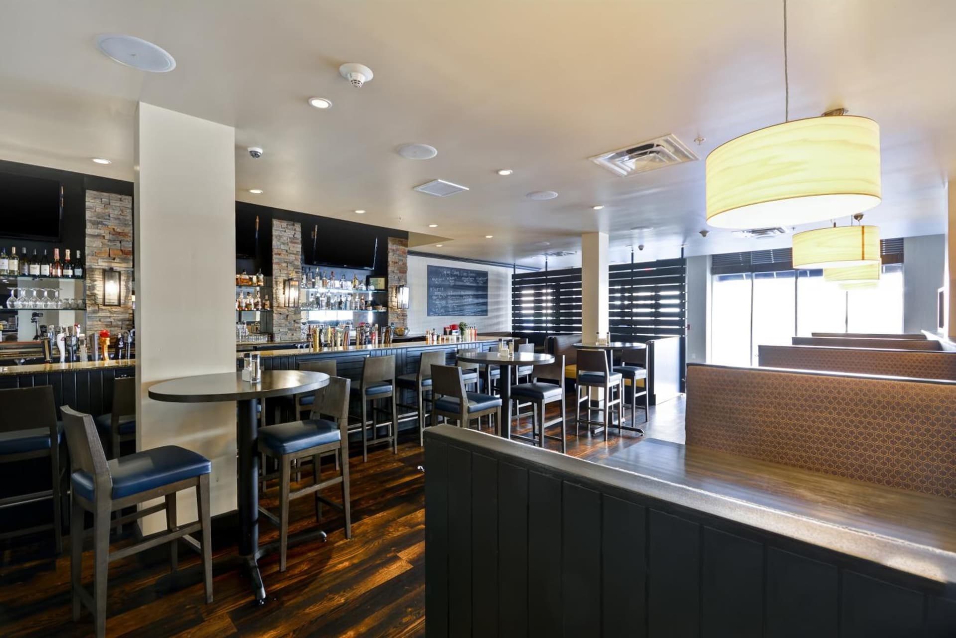 Holiday Inn Detroit Metro Airport by IHG gallery photo in Romulus, MI — image 46
