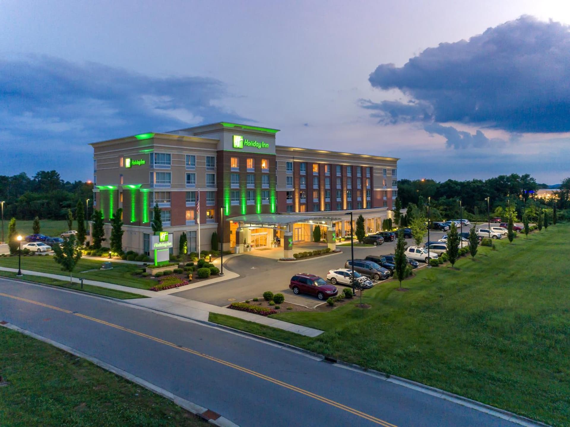 Holiday Inn Murfreesboro by IHG featured exterior or lobby in Murfreesboro, TN — similar hotel