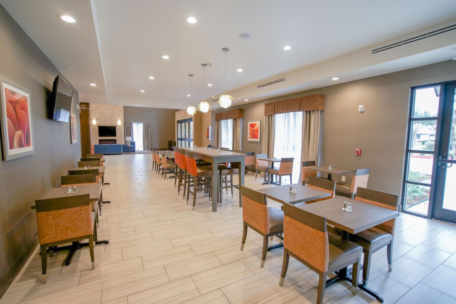 Comfort Suites Near Sam Houston Race Park gallery photo in Houston, TX — image 35