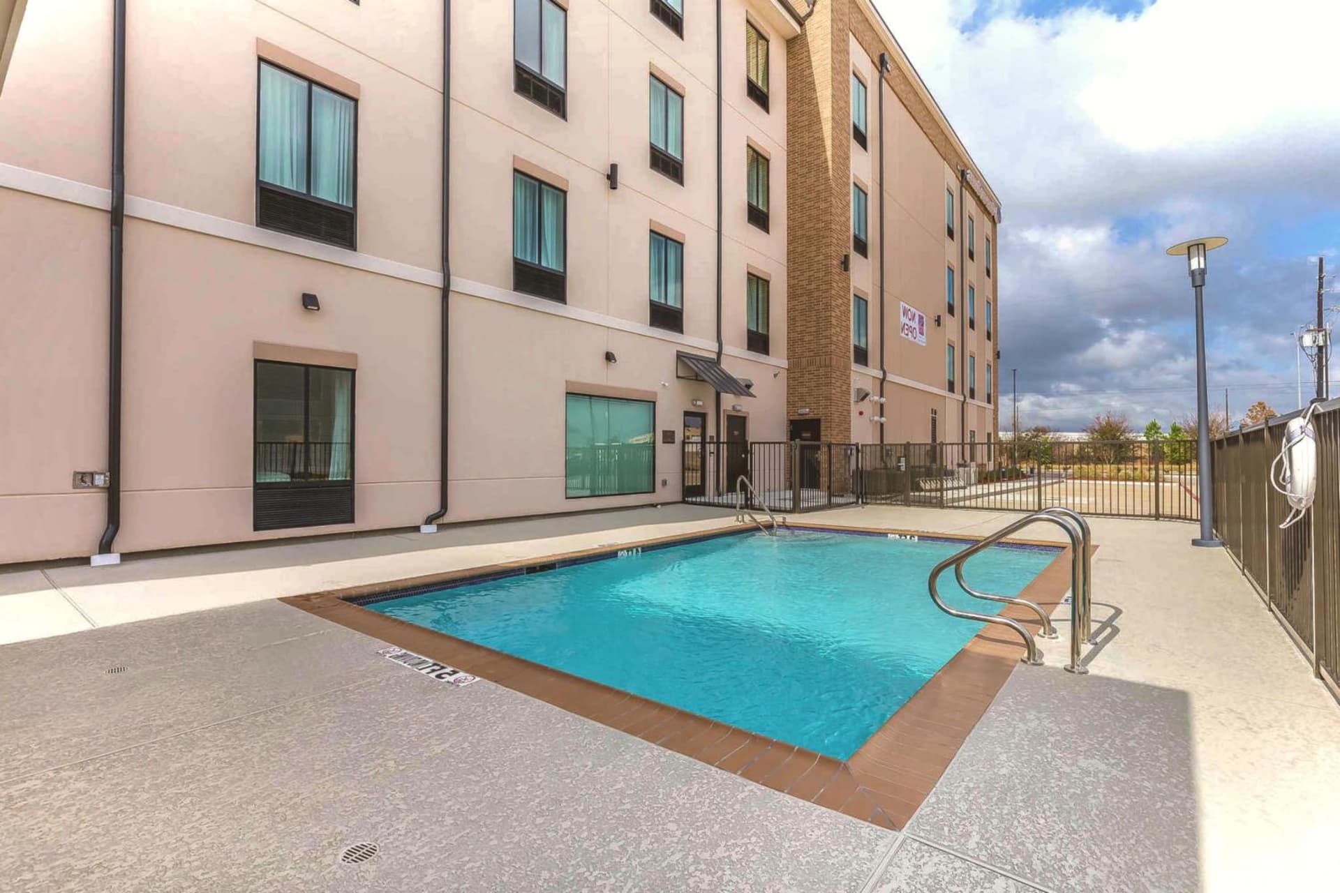 Comfort Suites Near Sam Houston Race Park gallery photo in Houston, TX — image 45