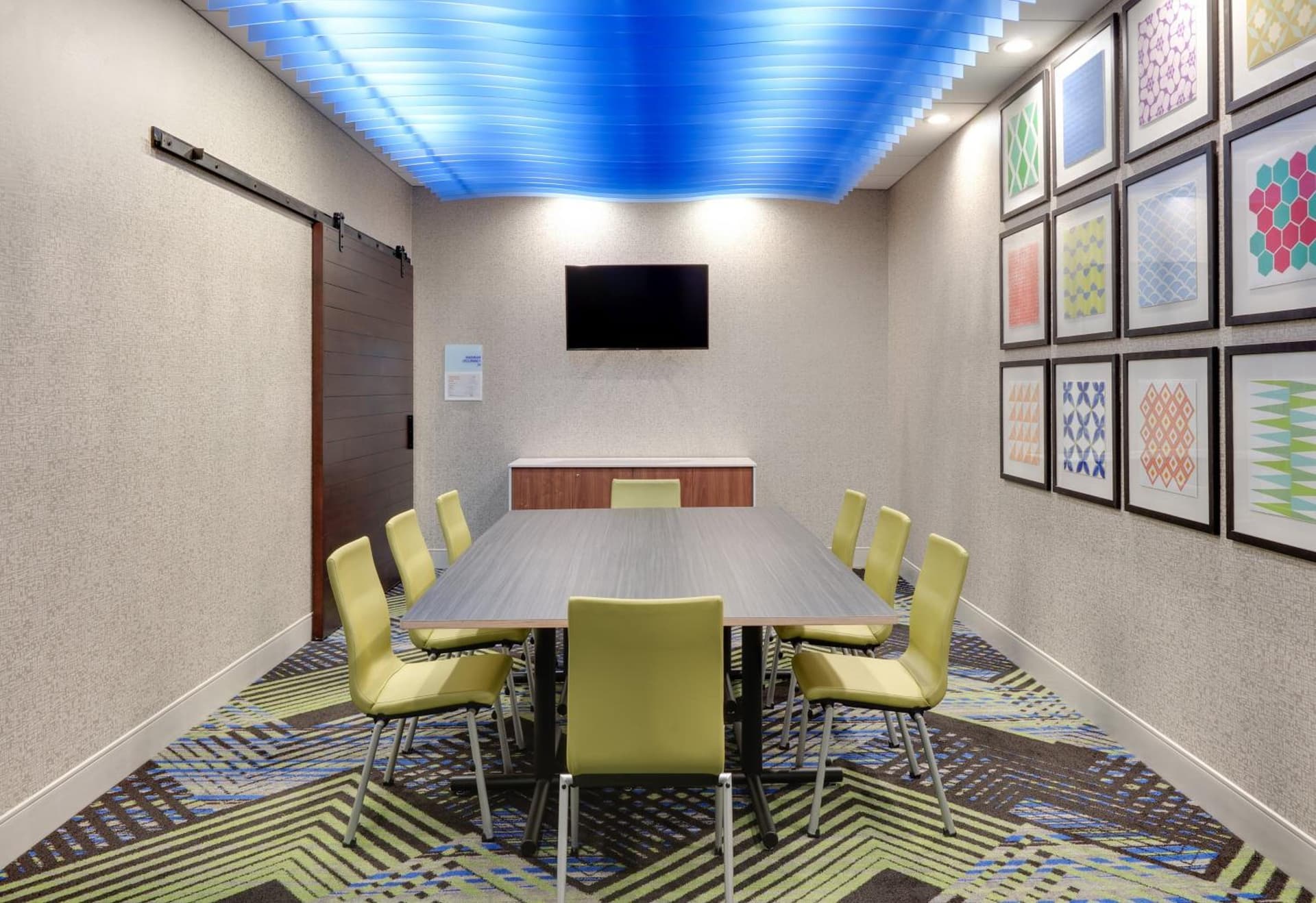 Holiday Inn Express & Suites - Dallas NW HWY - Love Field by IHG property views in Dallas, TX — gallery photo 3