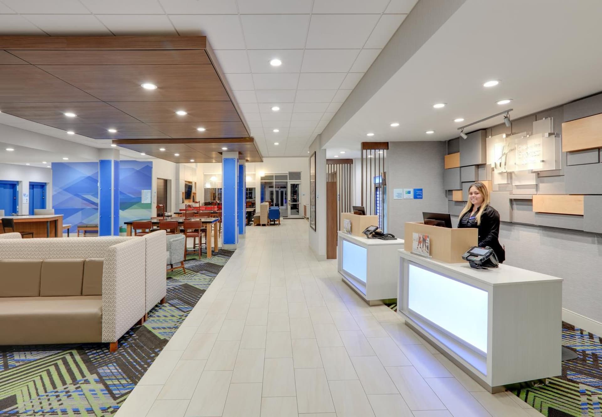 Holiday Inn Express & Suites - Dallas NW HWY - Love Field by IHG interior in Dallas, TX — gallery photo 2