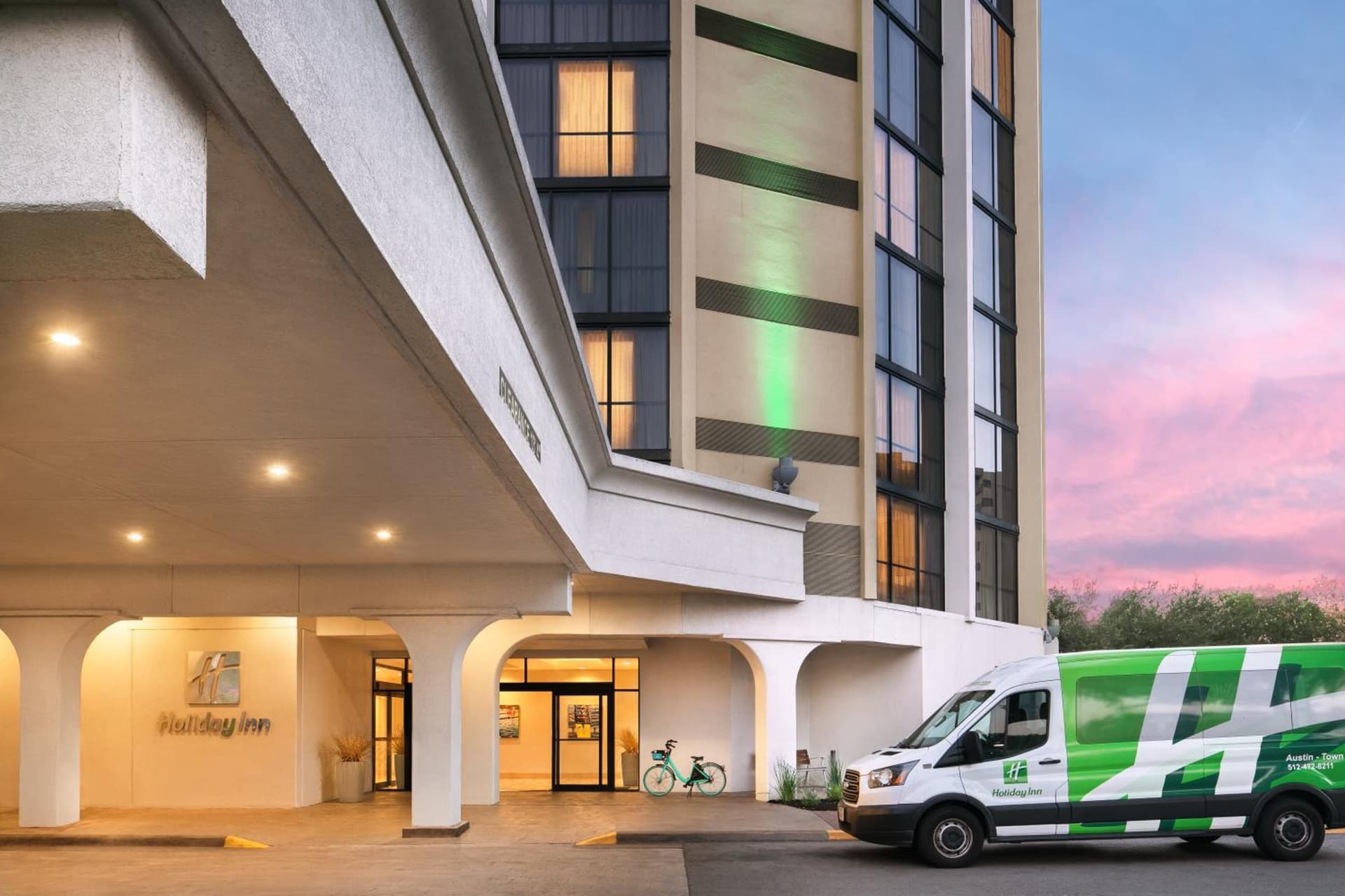 Holiday Inn Austin -Town Lake by IHG featured exterior or lobby in Austin, TX — similar hotel