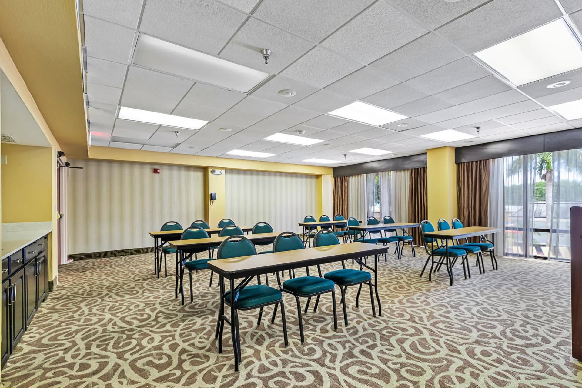 Holiday Inn - St. Petersburg West by IHG property views in St Petersburg, FL — gallery photo 3
