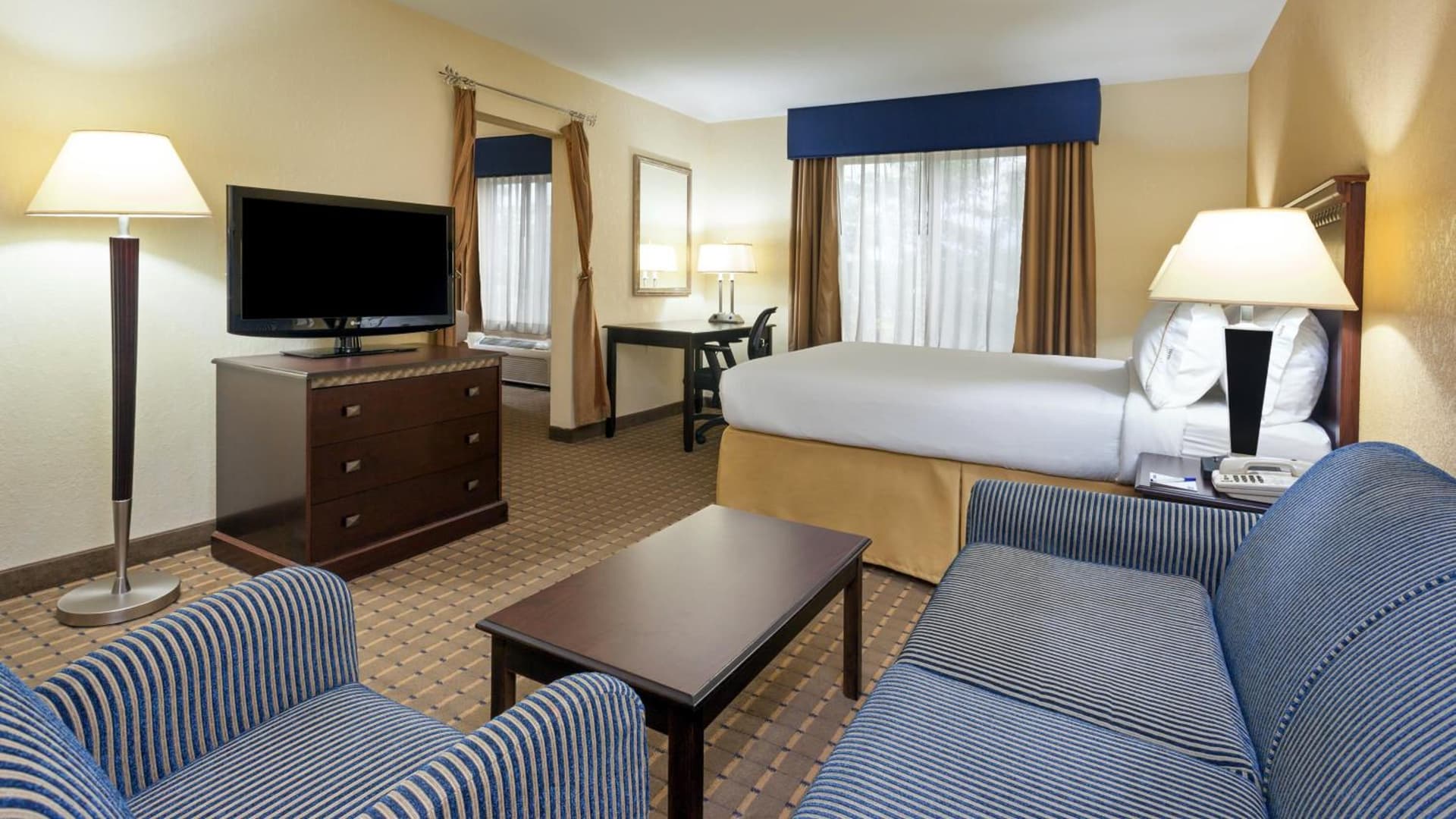 Holiday Inn Express and Suites Allentown West by IHG property views in Allentown, PA — gallery photo 3
