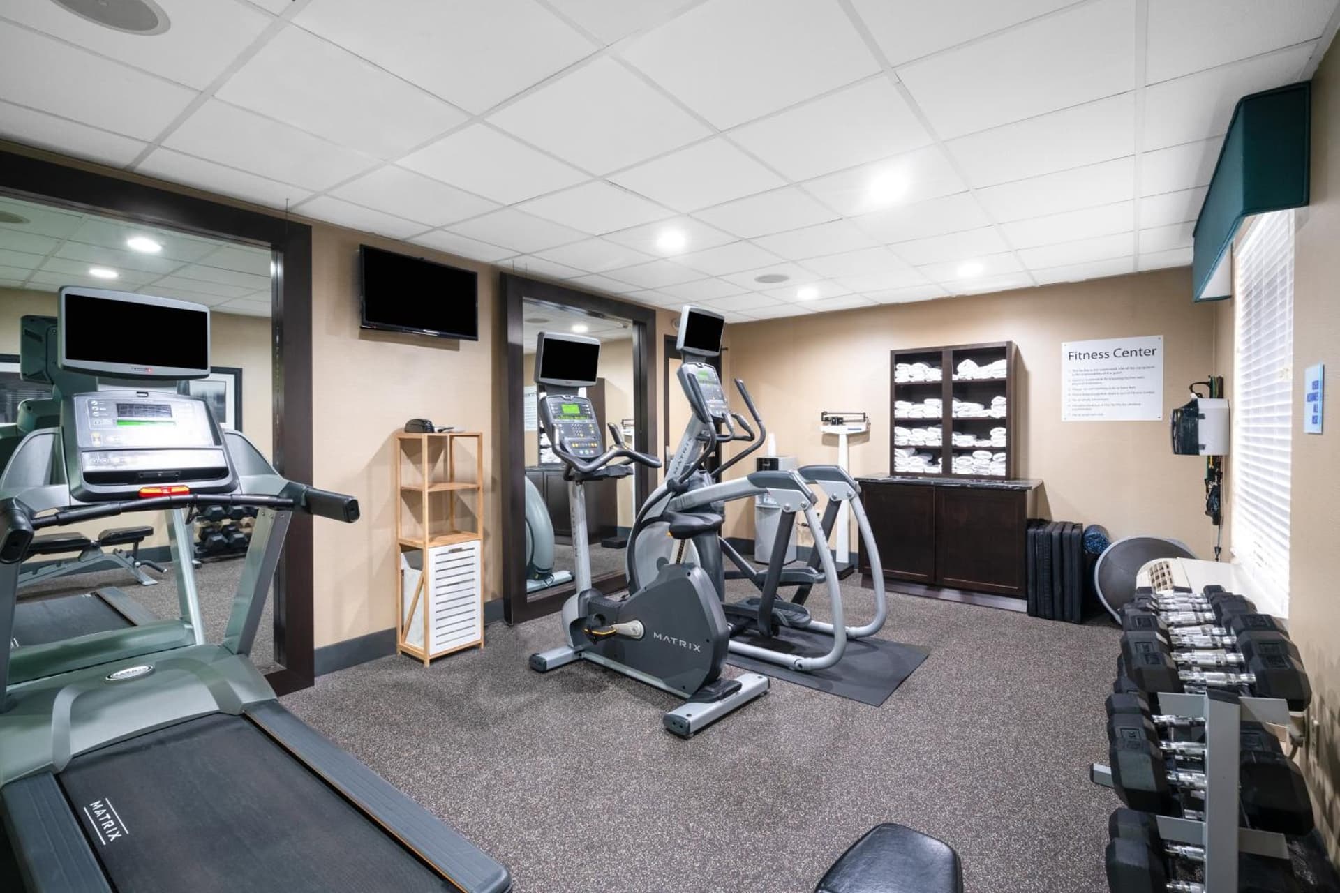 Holiday Inn Express Hotel & Suites Ashland by IHG interior in Ashland, KY — gallery photo 2