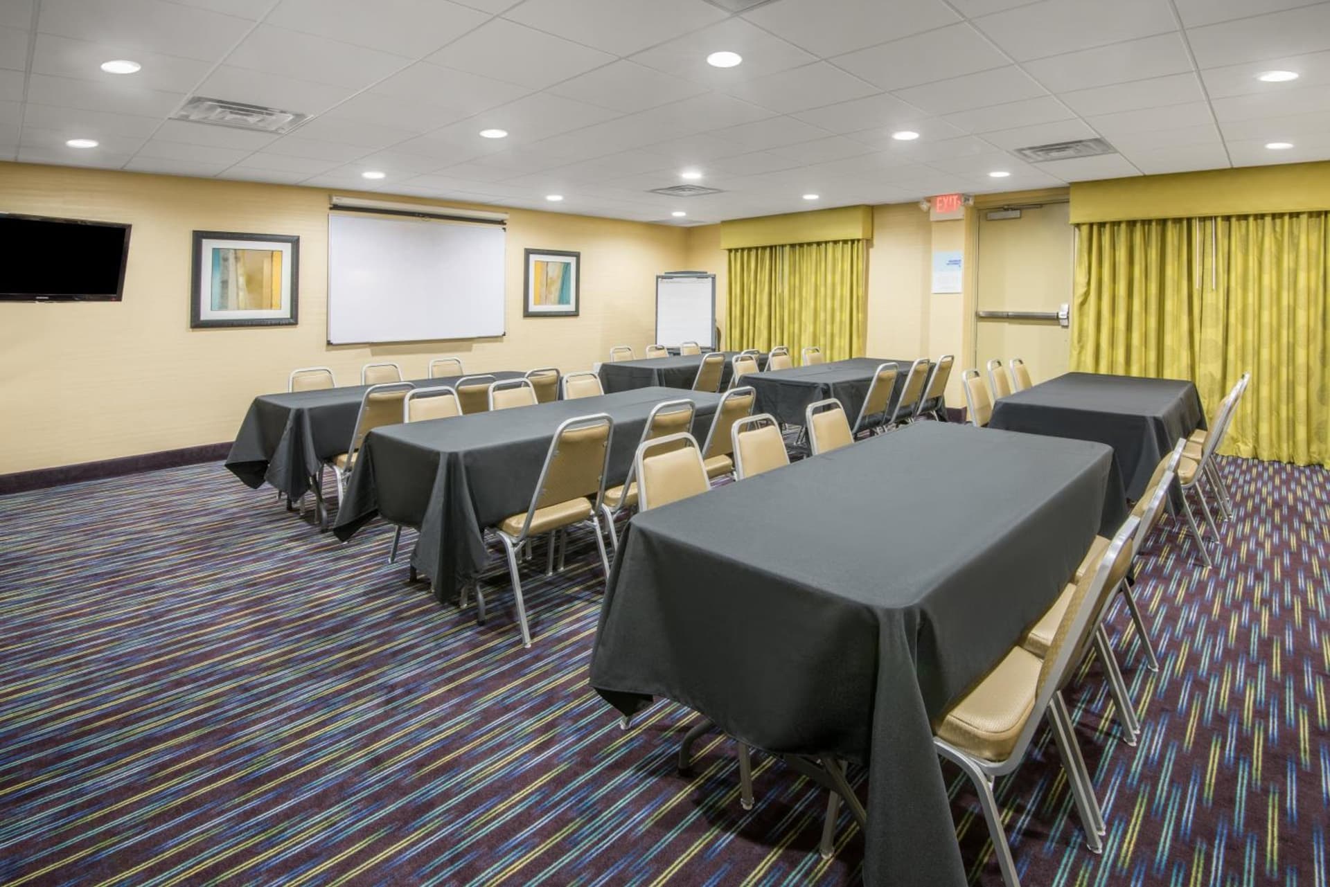 Holiday Inn Express Hotel & Suites Ashland by IHG gallery photo in Ashland, KY — image 41