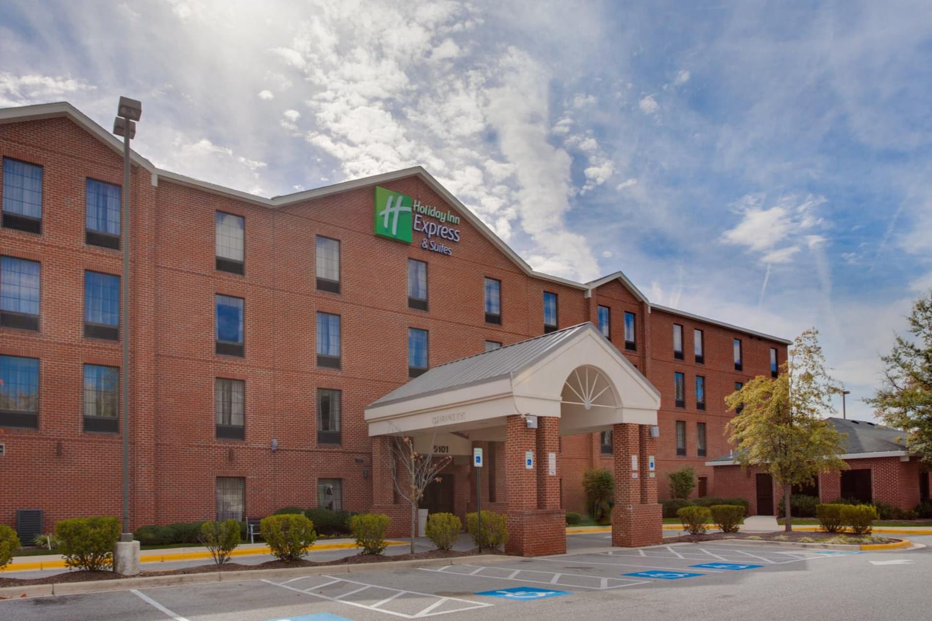 Holiday Inn Express I-95 Capitol Beltway - Largo by IHG featured exterior or lobby in Largo, MD — similar hotel