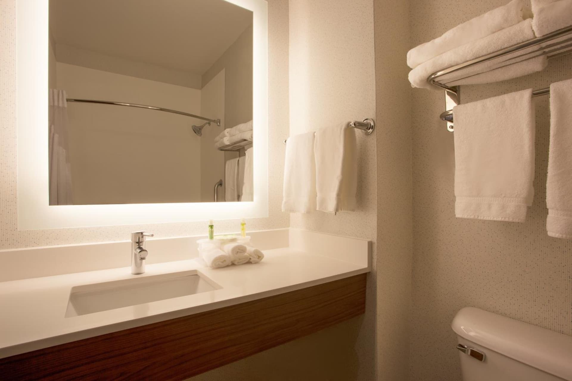 Holiday Inn Express Davis-University Area by IHG gallery photo in Davis, CA — image 4