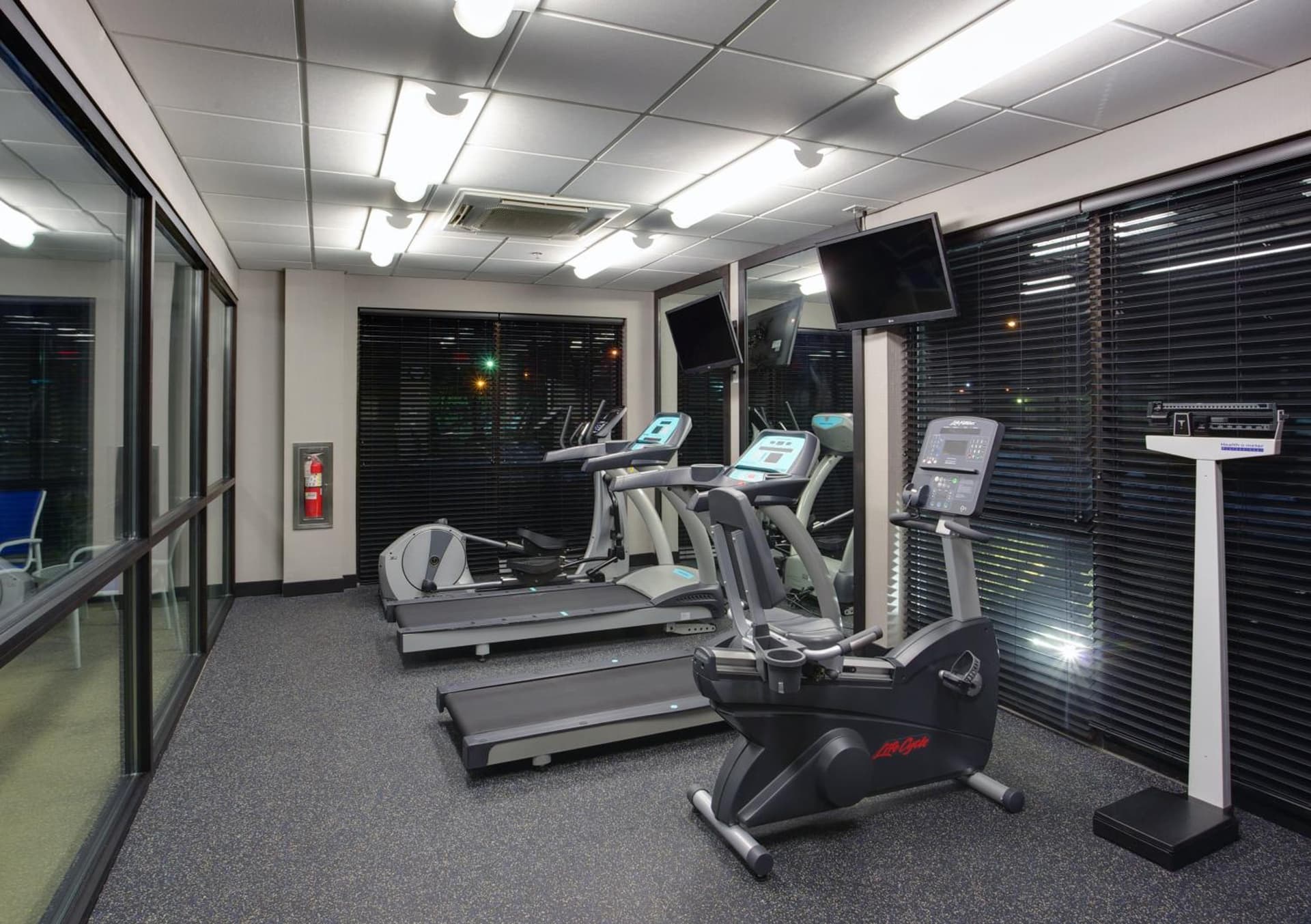 Holiday Inn Express Hotel & Suites Meadowlands Area by IHG gallery photo in Carlstadt, NJ — image 11