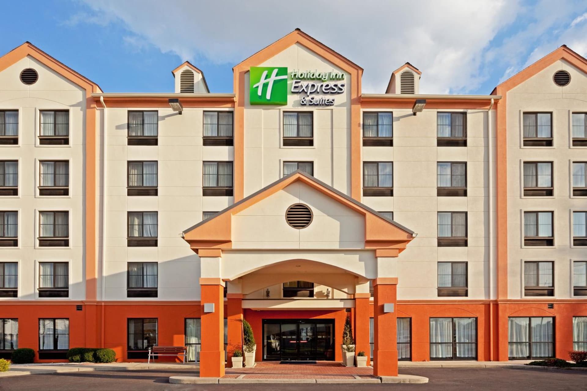 Holiday Inn Express Hotel & Suites Meadowlands Area by IHG exterior or lobby in Carlstadt, NJ — main listing photo