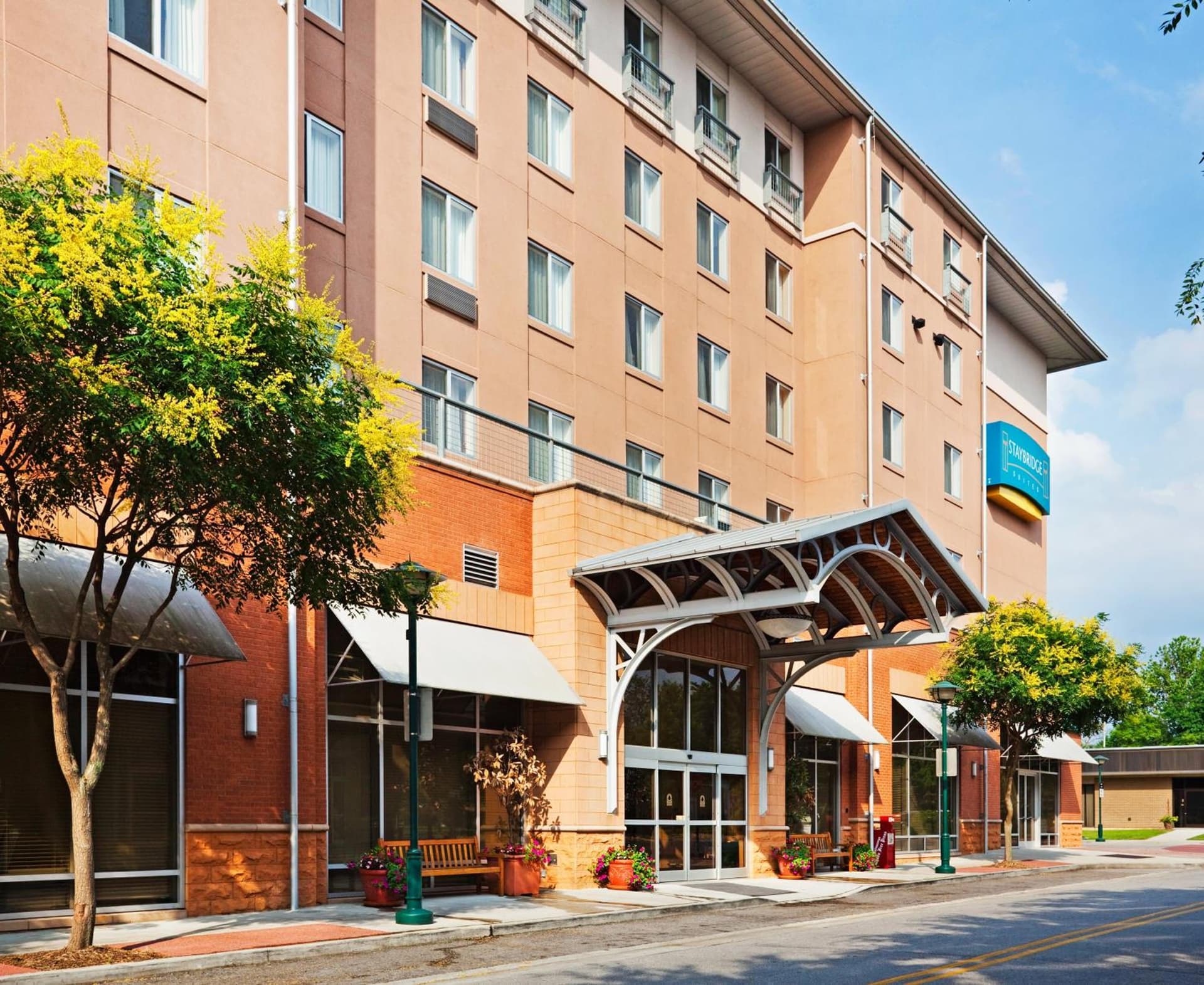 Staybridge Suites Chattanooga Downtown - Convention Center by IHG featured exterior or lobby in Chattanooga, TN — similar hotel