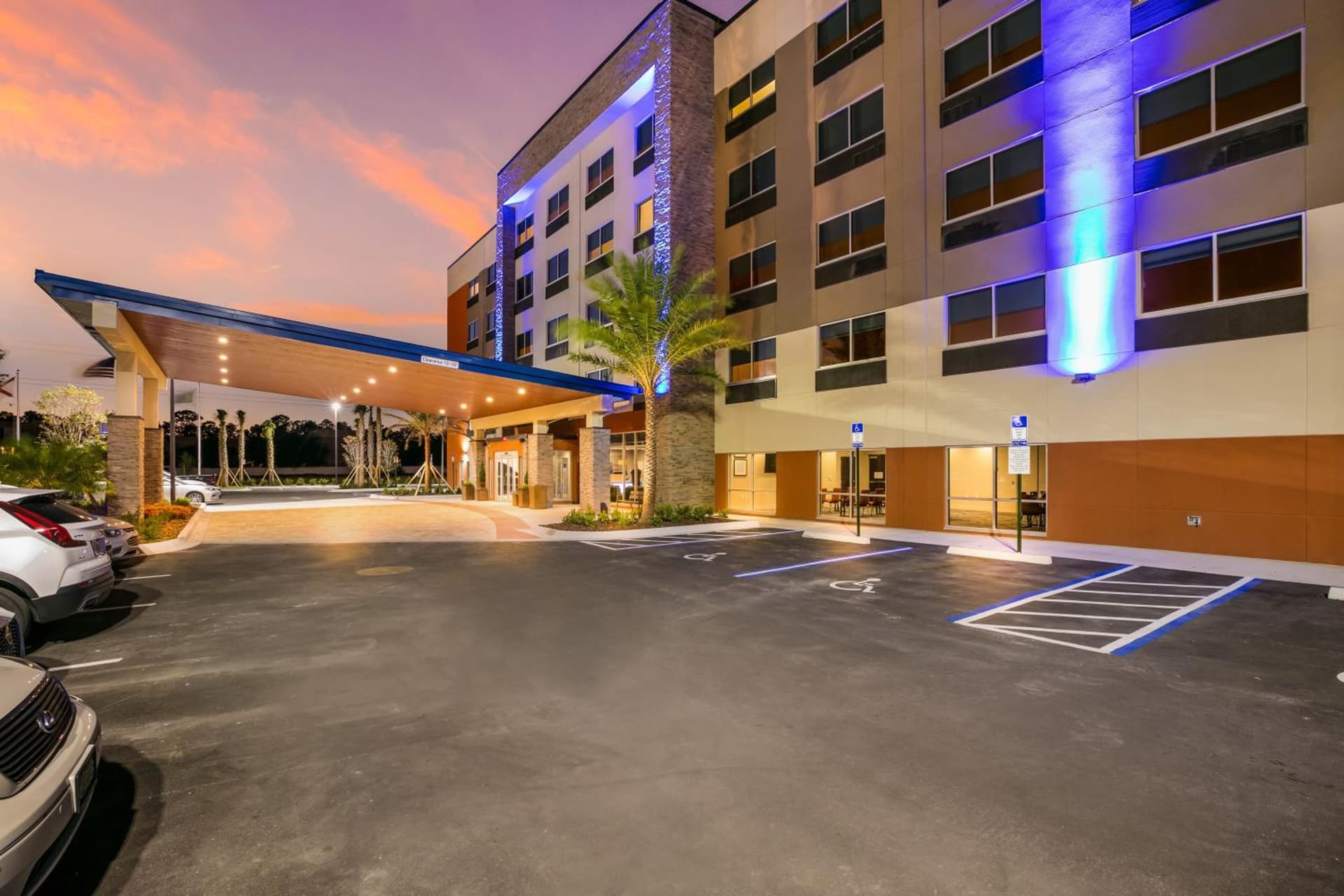 Holiday Inn Express & Suites Jacksonville - Town Center by IHG gallery photo in Jacksonville, FL — image 32