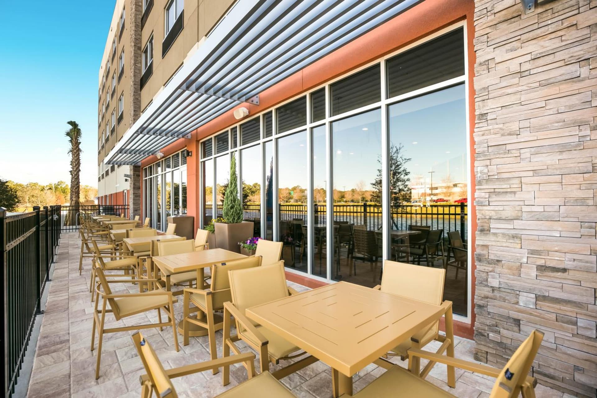 Holiday Inn Express & Suites Jacksonville - Town Center by IHG gallery photo in Jacksonville, FL — image 10