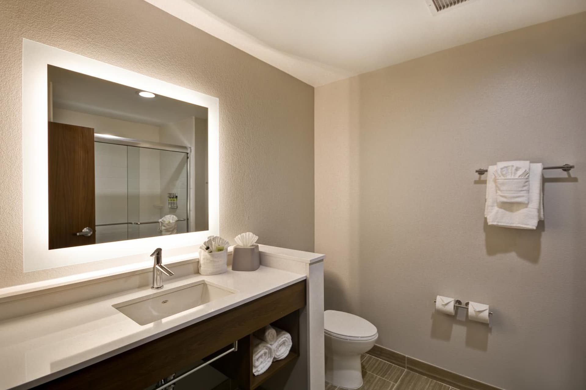 Holiday Inn Express & Suites - Houston NASA - Boardwalk Area by IHG gallery photo in Seabrook, TX — image 41
