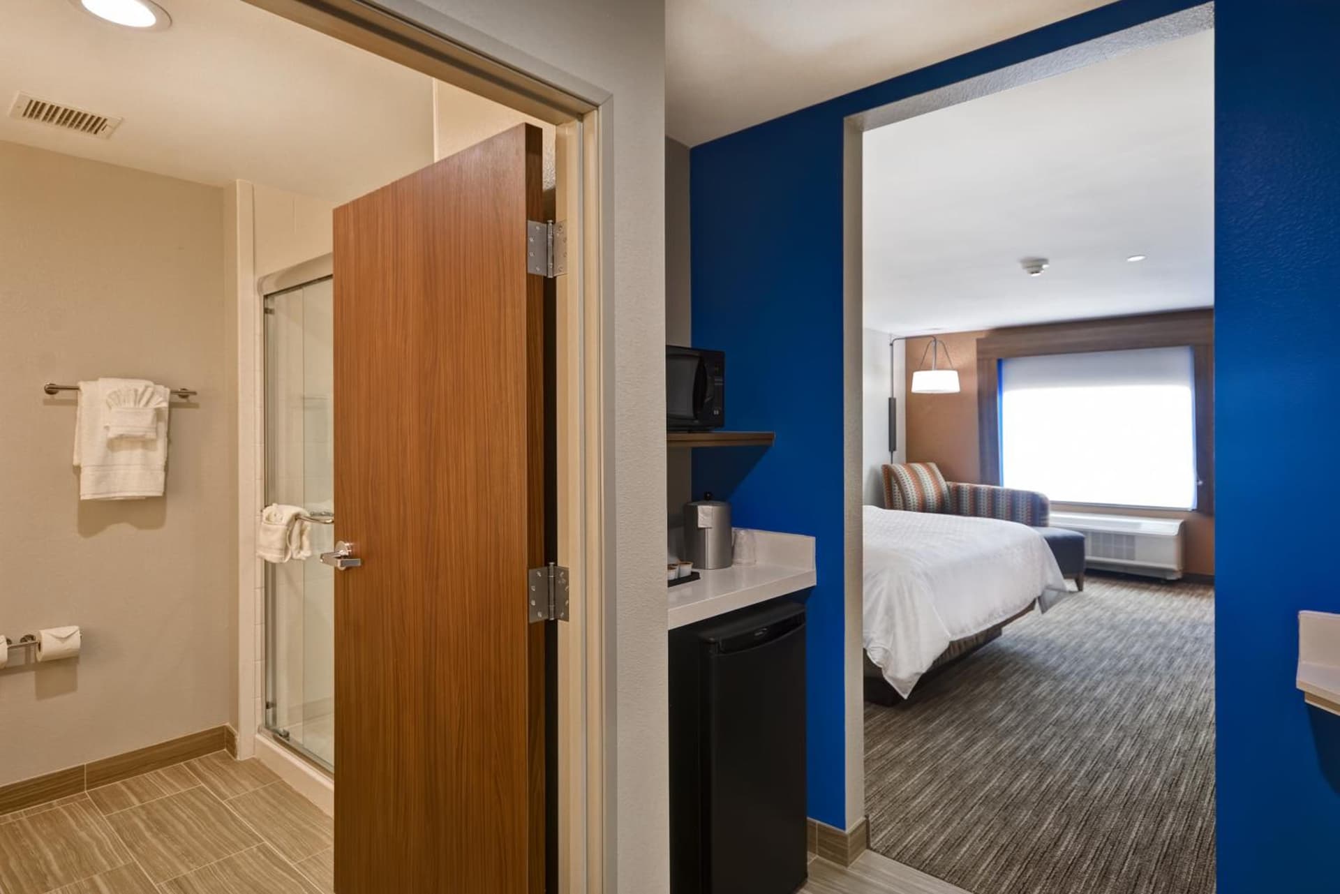 Holiday Inn Express & Suites - Houston NASA - Boardwalk Area by IHG gallery photo in Seabrook, TX — image 22