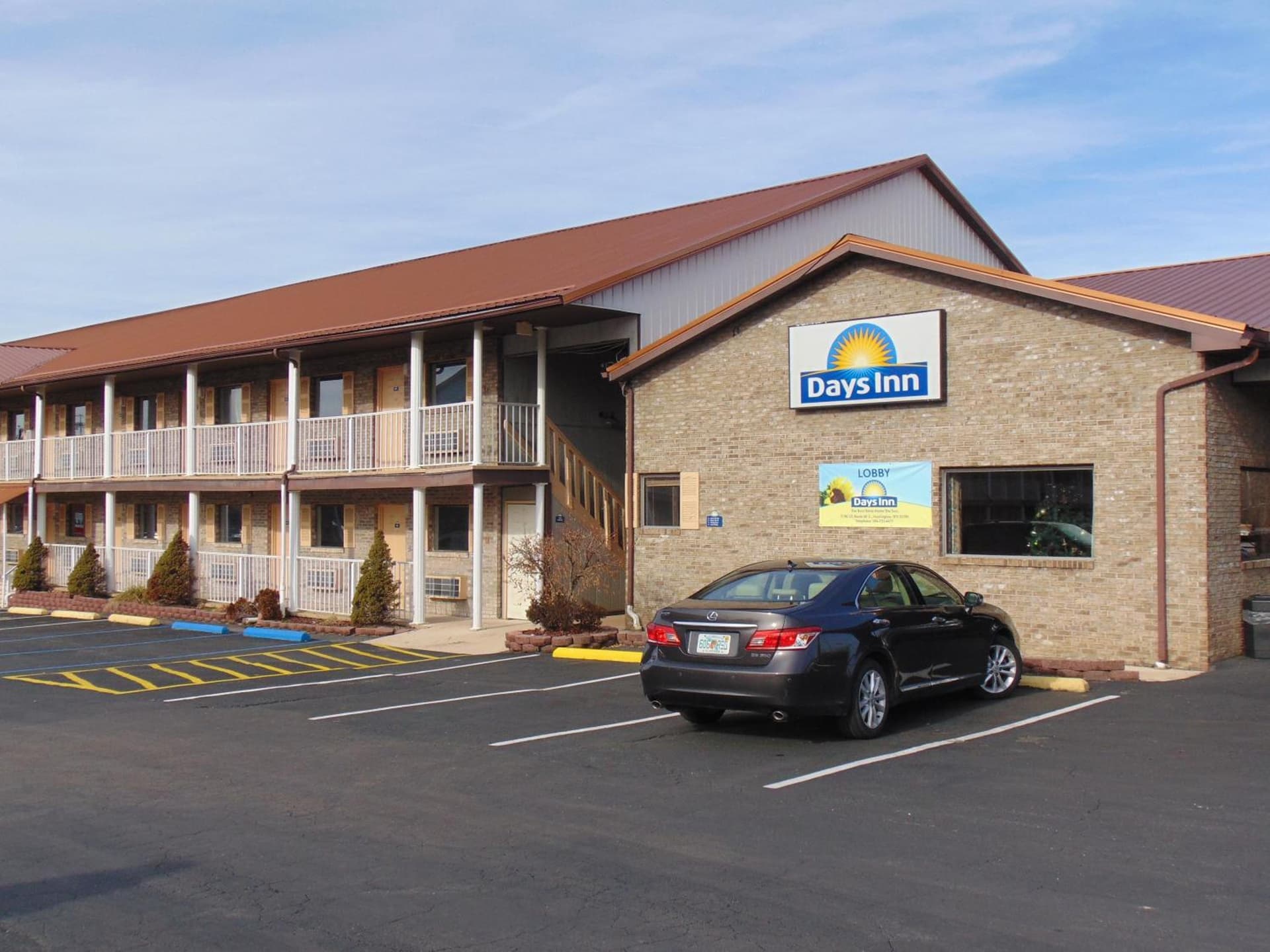 Days Inn by Wyndham Huntington interior in Pea Ridge, WV — gallery photo 2