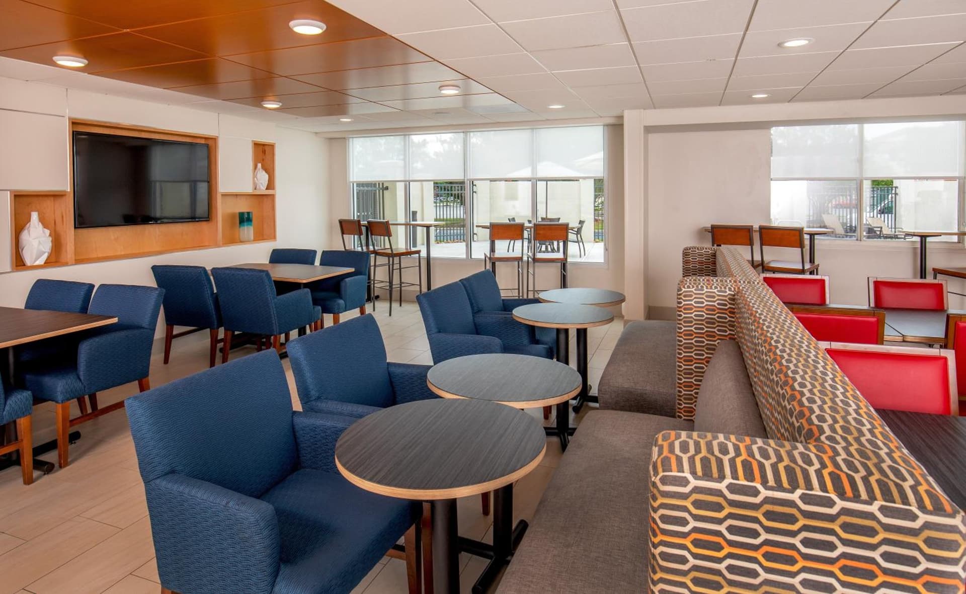 Holiday Inn Express Chesapeake - Norfolk by IHG property views in Chesapeake, VA — gallery photo 3