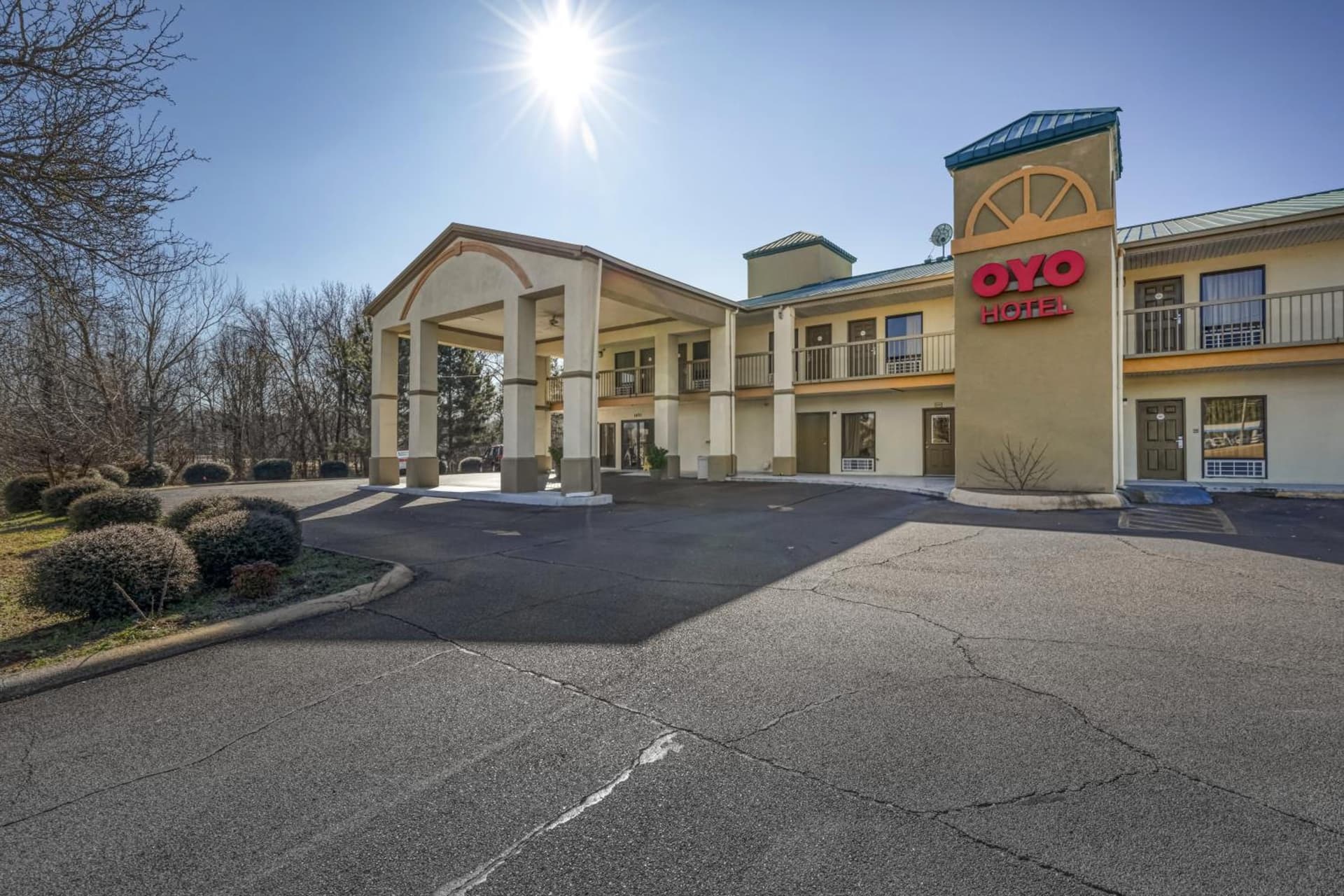 OYO Hotel Grenada West interior in Grenada, MS — gallery photo 2