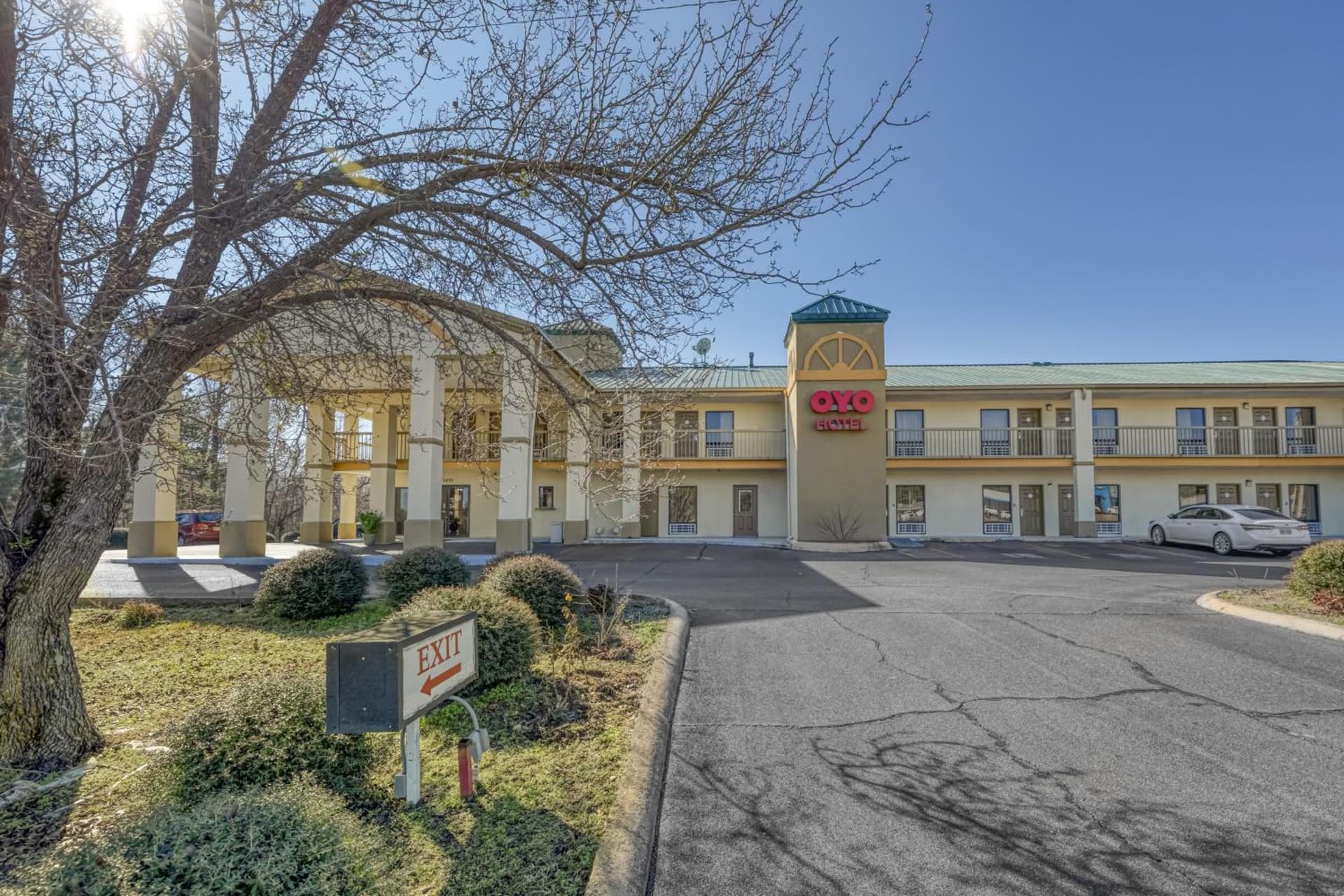 OYO Hotel Grenada West featured exterior or lobby in Grenada, MS — similar hotel