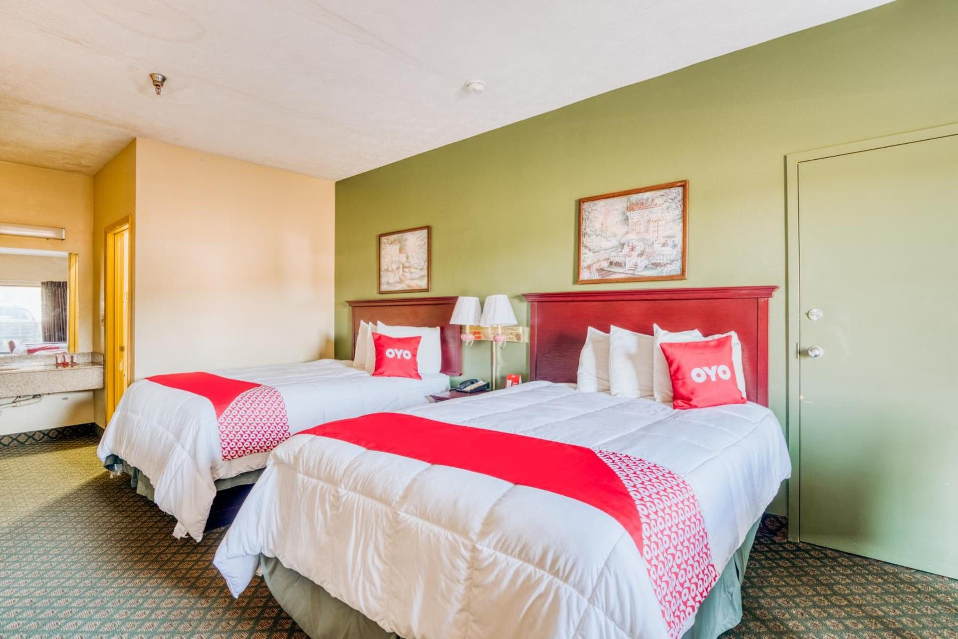 OYO Hotel Grenada West property views in Grenada, MS — gallery photo 3