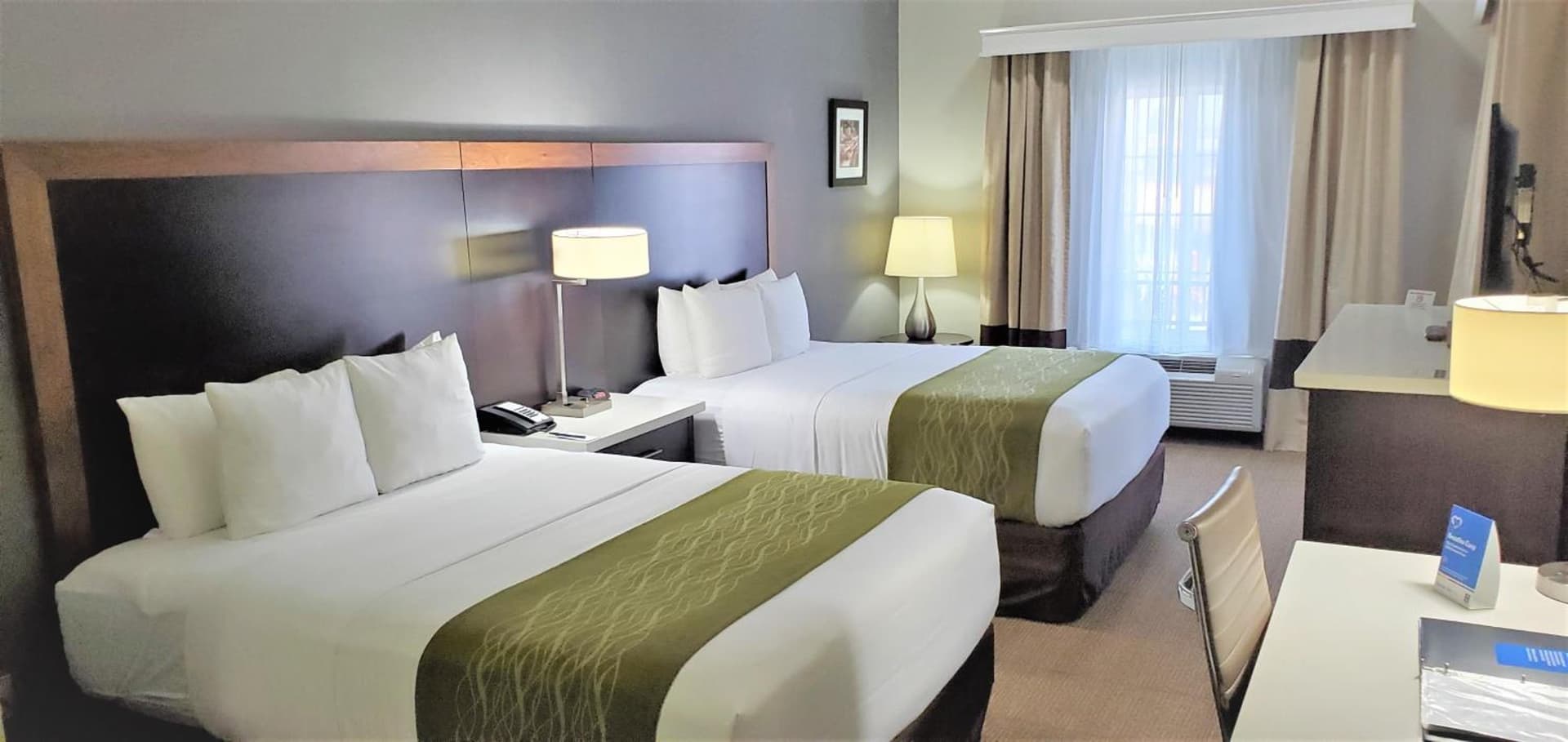 Comfort Inn & Suites Near Universal - N Hollywood - Burbank interior in Los Angeles, CA — gallery photo 2