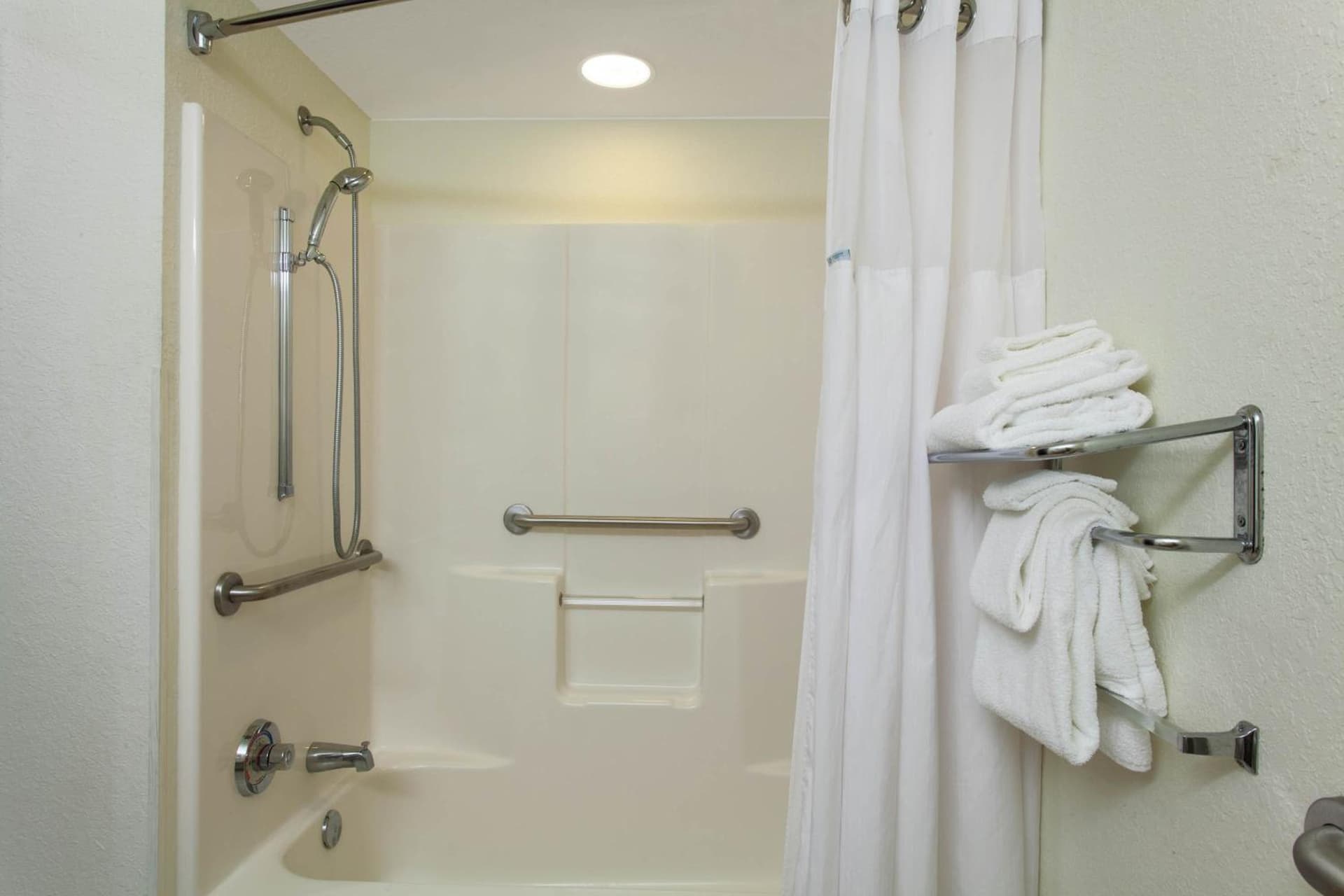 Microtel Inn and Suites by Wyndham - Lady Lake/ The Villages gallery photo in The Villages, FL — image 14
