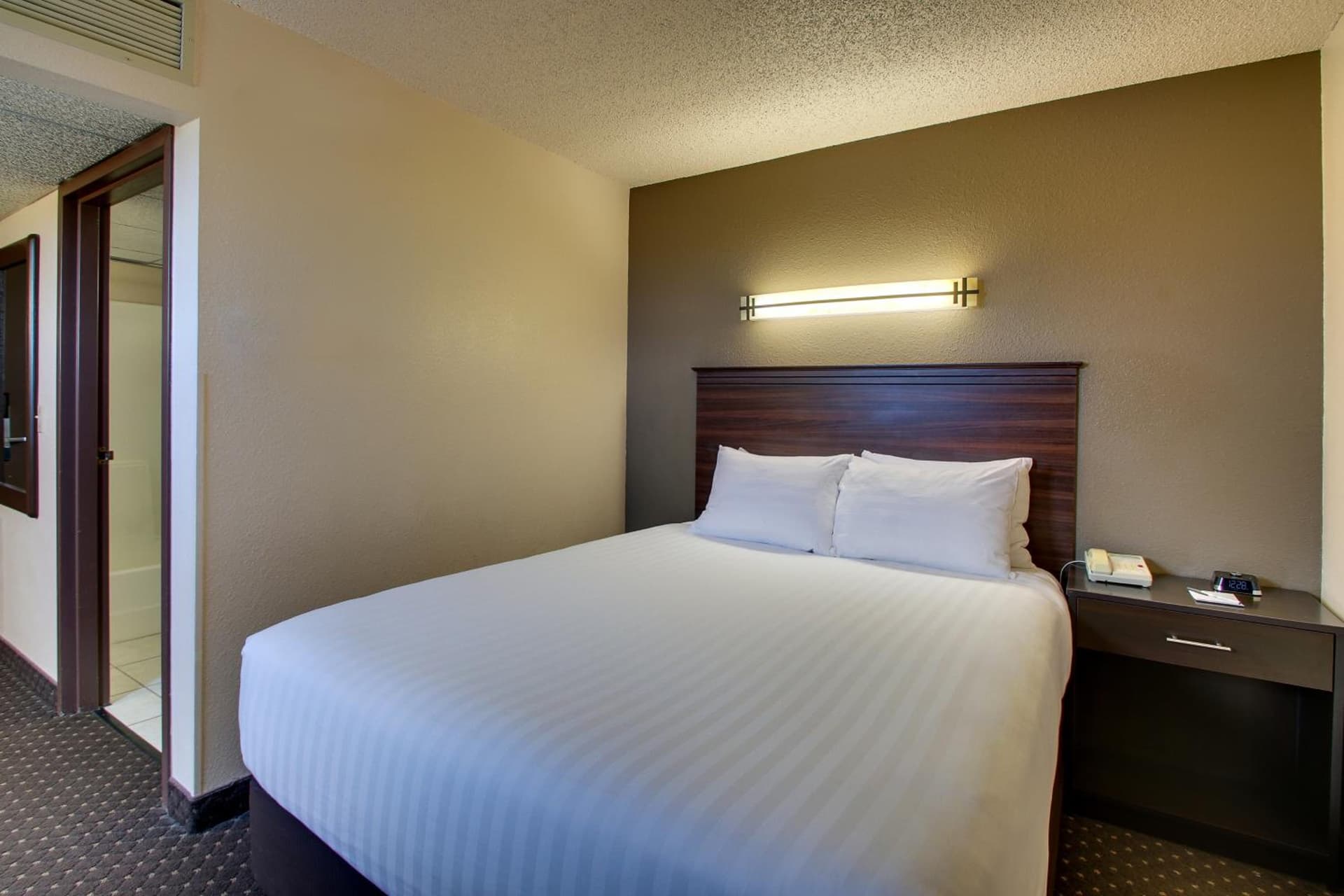 EverSpring Inn property views in Bismarck, ND — gallery photo 3