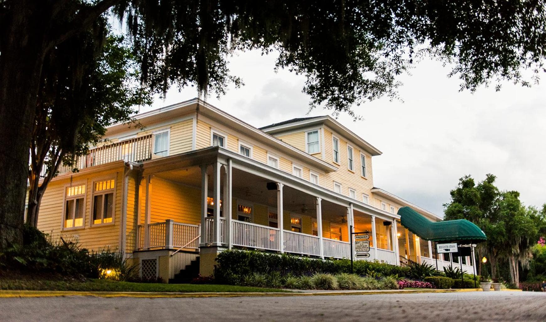 Lakeside Inn on Lake Dora featured exterior or lobby in Mount Dora, FL — similar hotel