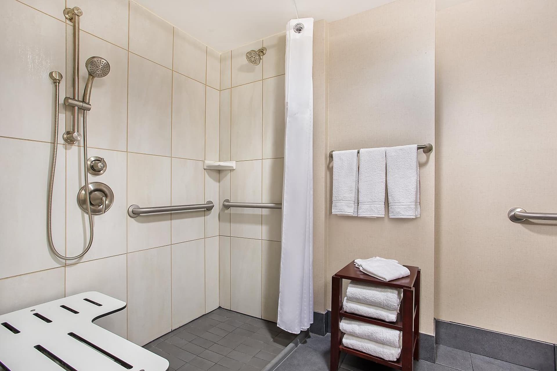 Holiday Inn University Plaza-Bowling Green by IHG gallery photo in Bowling Green, KY — image 63