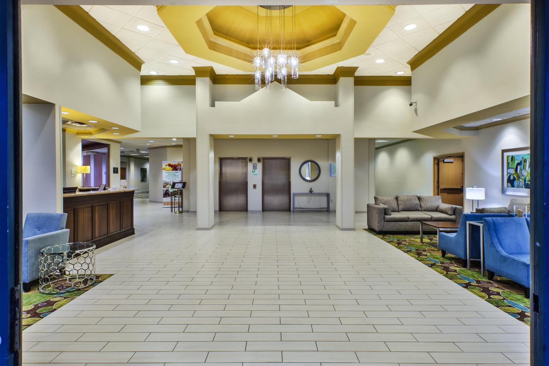 Holiday Inn & Suites Bolingbrook by IHG interior in Bolingbrook, IL — gallery photo 2