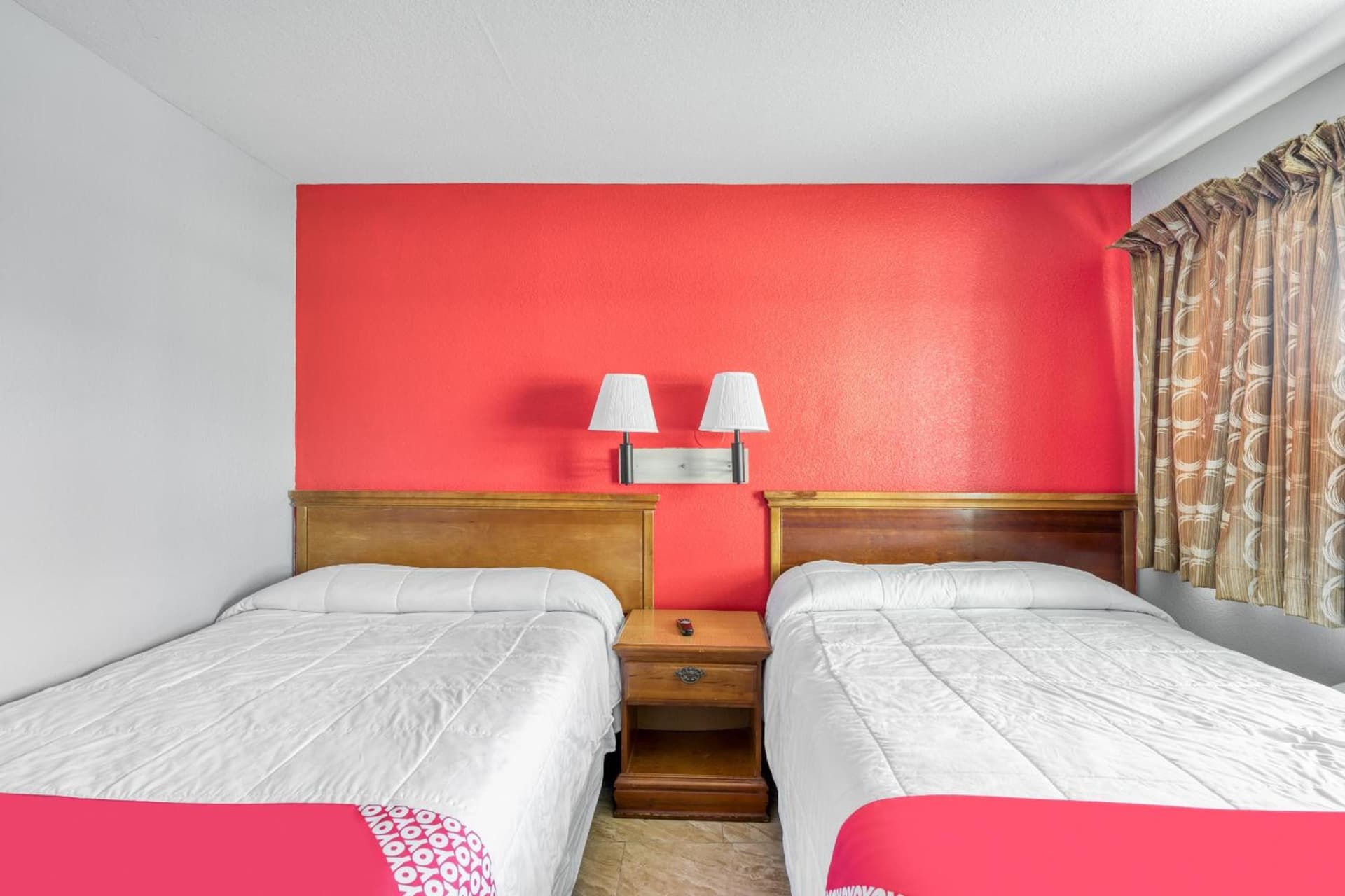 OYO Hotel Houston Southwest I-69 interior in Houston, TX — gallery photo 2