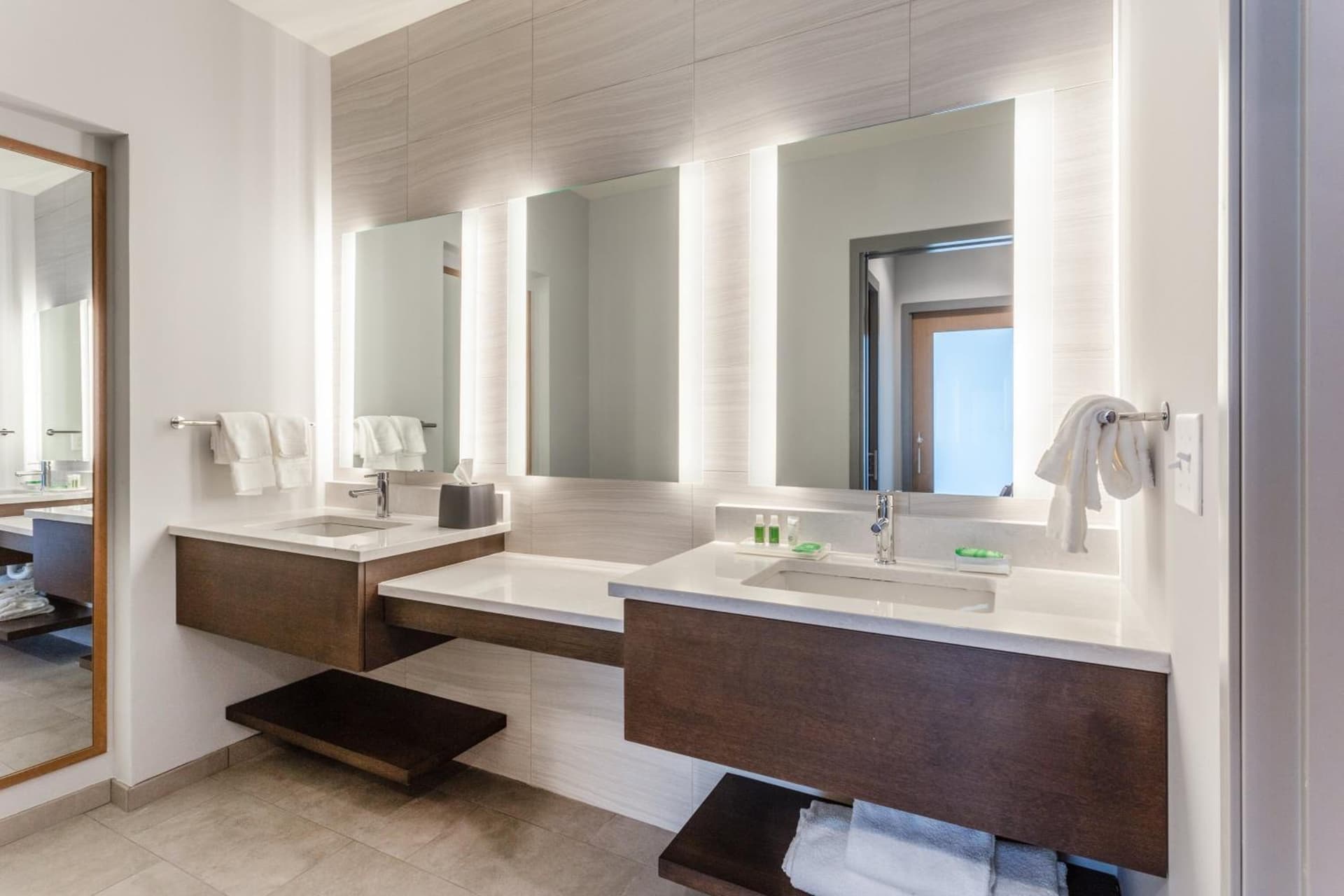 Holiday Inn & Suites Cedar Falls-Waterloo Event Ctr by IHG gallery photo in Cedar Falls, IA — image 11