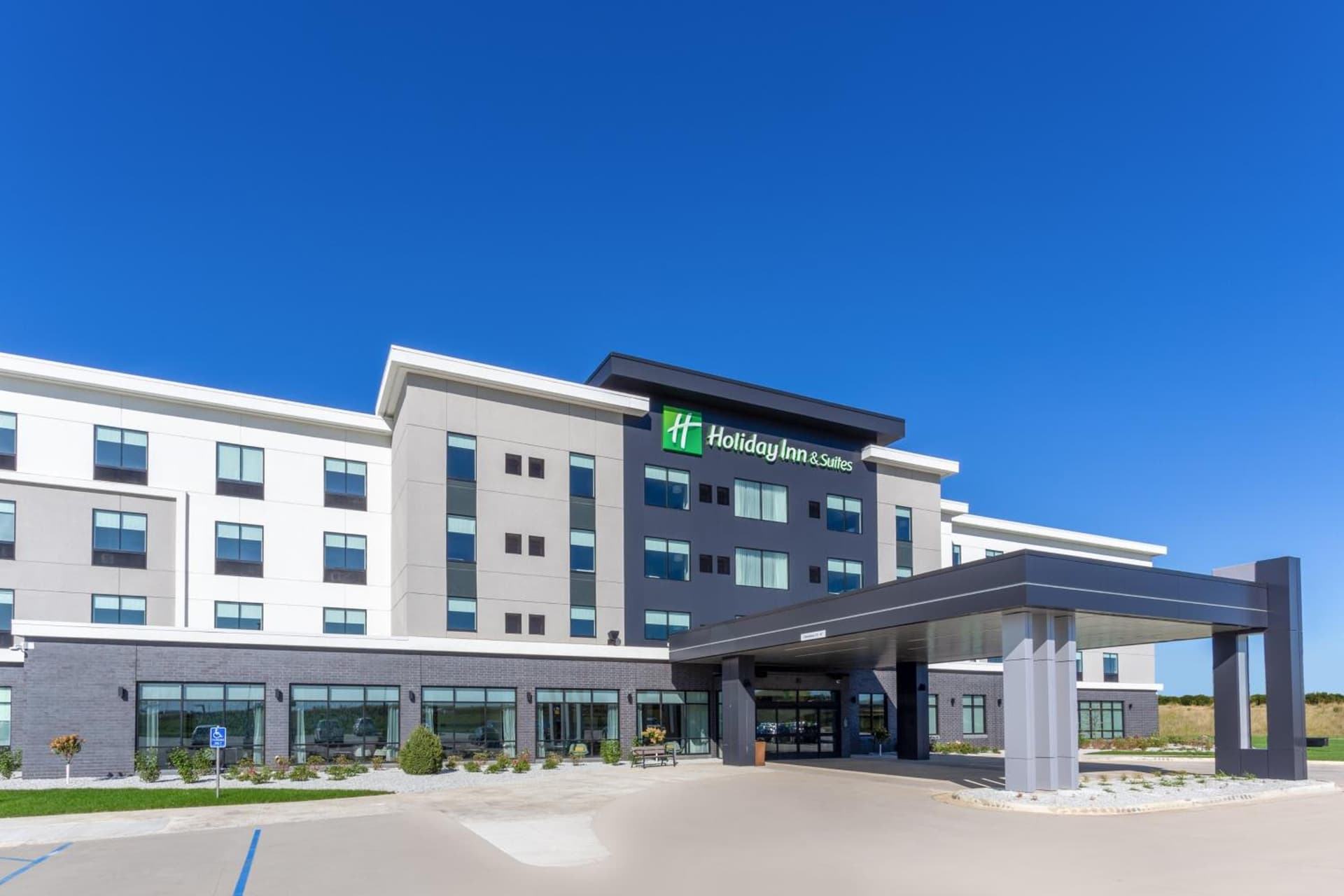 Holiday Inn & Suites Cedar Falls-Waterloo Event Ctr by IHG gallery photo in Cedar Falls, IA — image 4