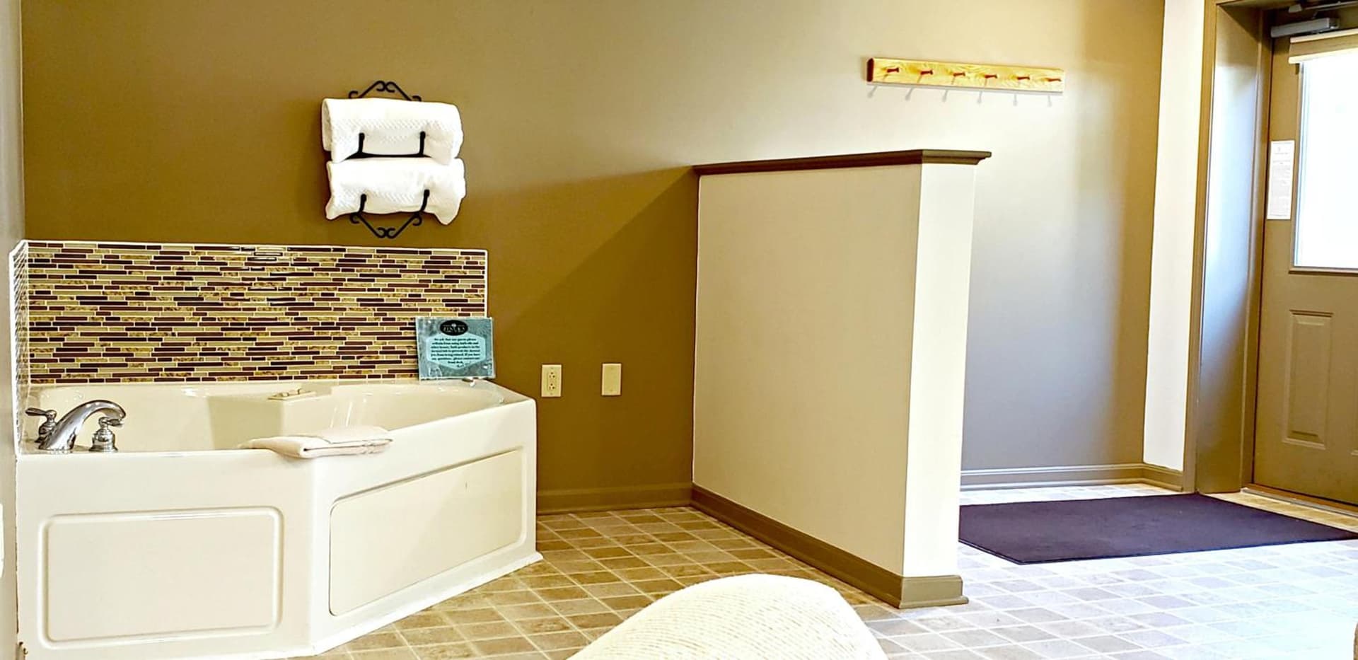 Lodging on the Square gallery photo in Berlin, OH — image 93