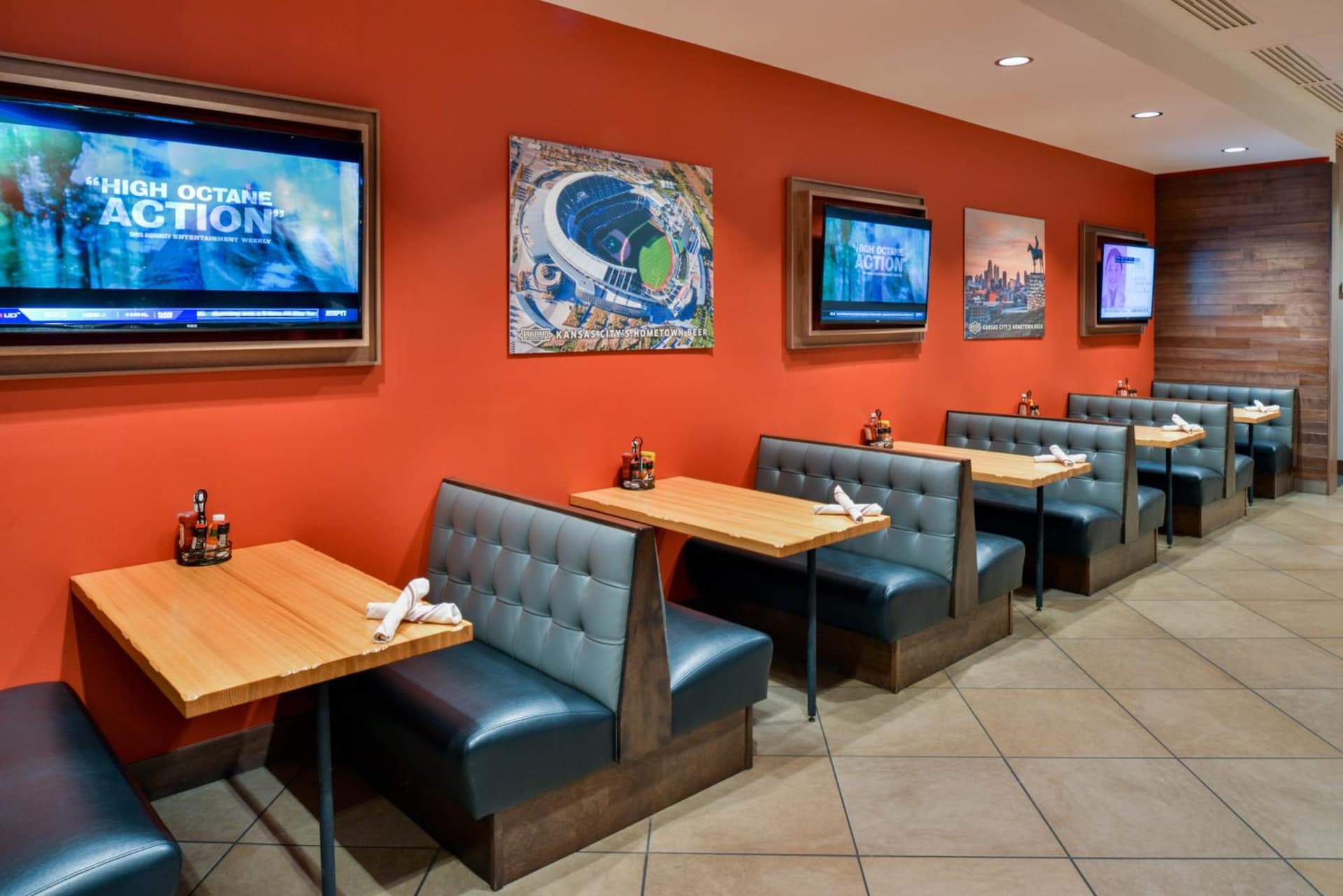 Holiday Inn Kansas City Airport by IHG interior in Kansas City, KS — gallery photo 2