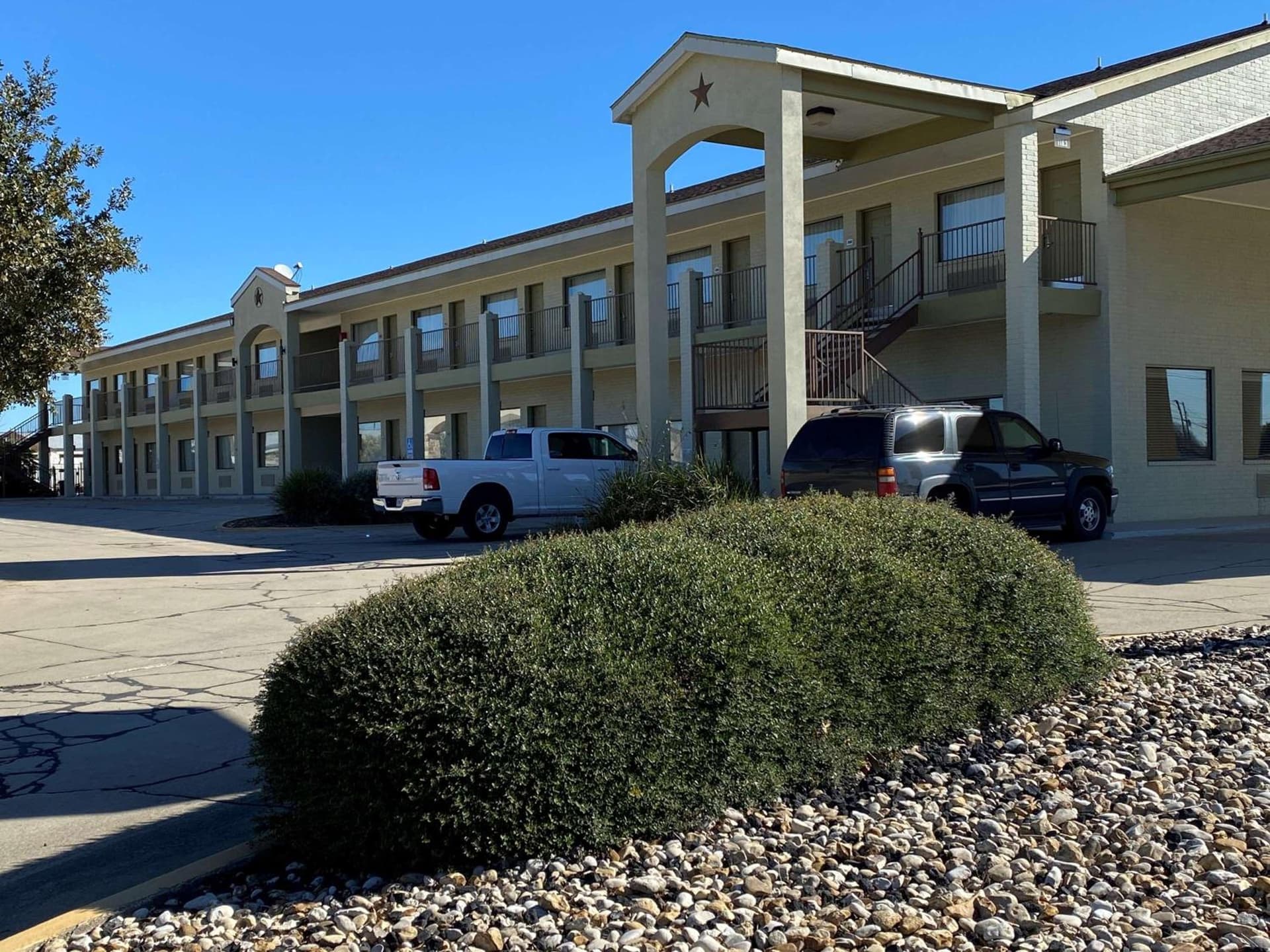 SureStay Hotel by Best Western Floresville featured exterior or lobby in Floresville, TX — similar hotel