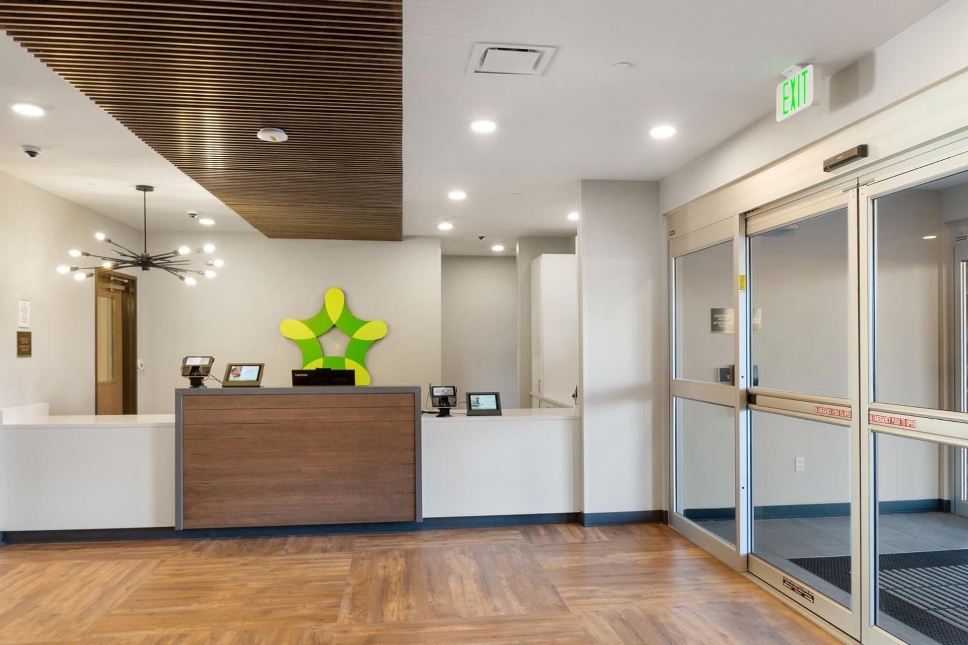 Extended Stay America Premier Suites - Phoenix - Chandler - Downtown interior in Chandler, AZ — gallery photo 2